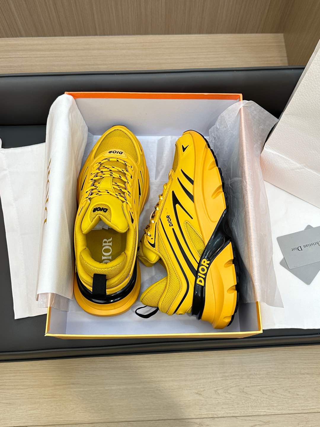 D-Sneakers