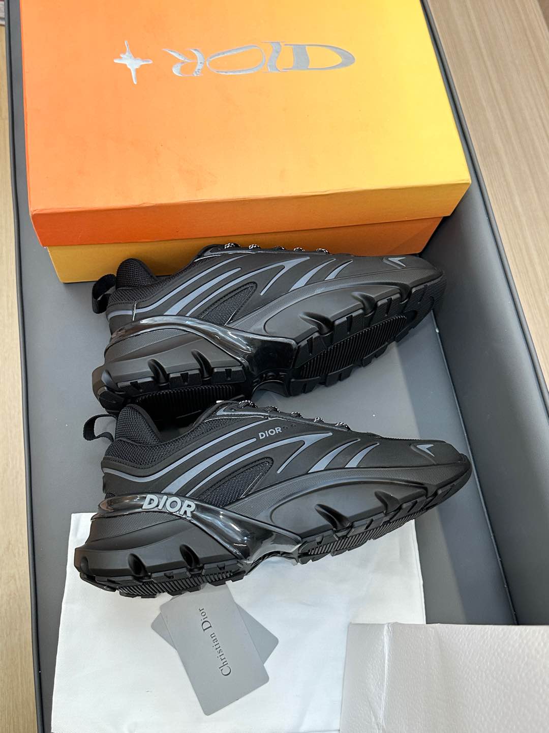 D-Sneakers