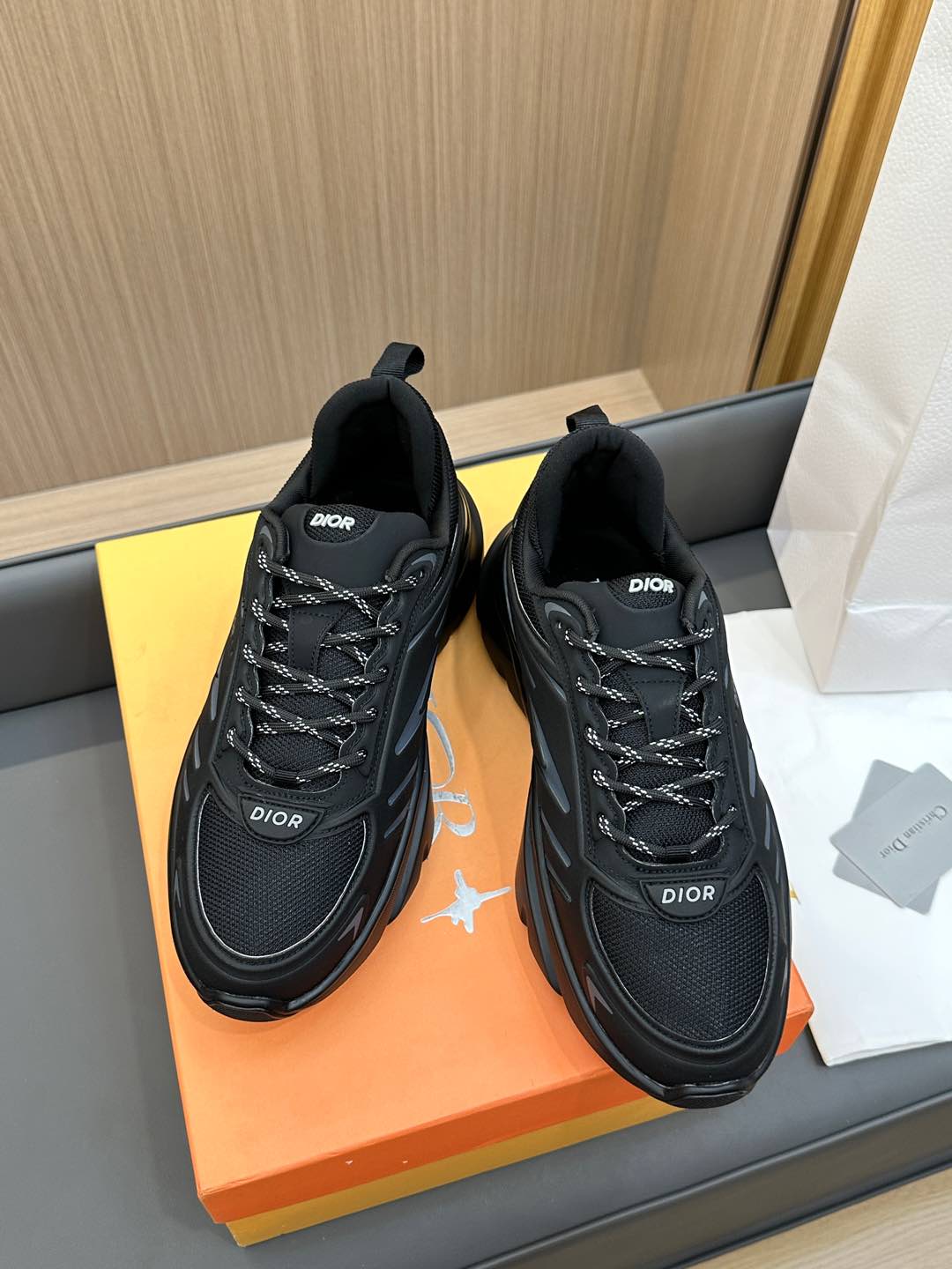 D-Sneakers