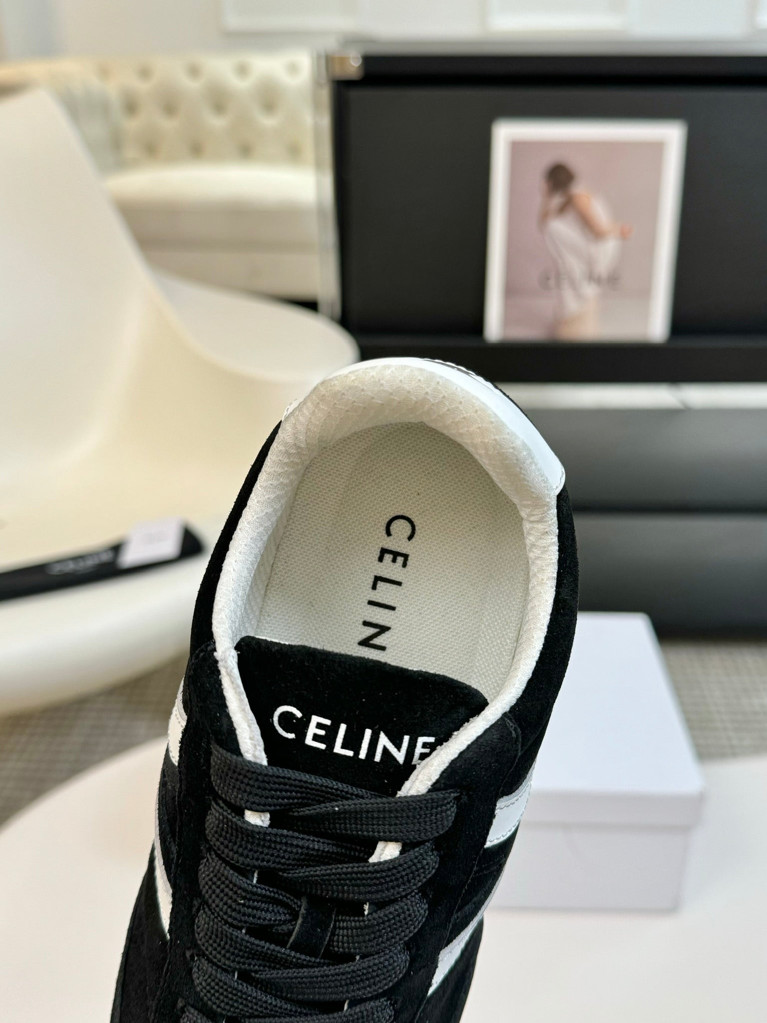 S-Sneakers