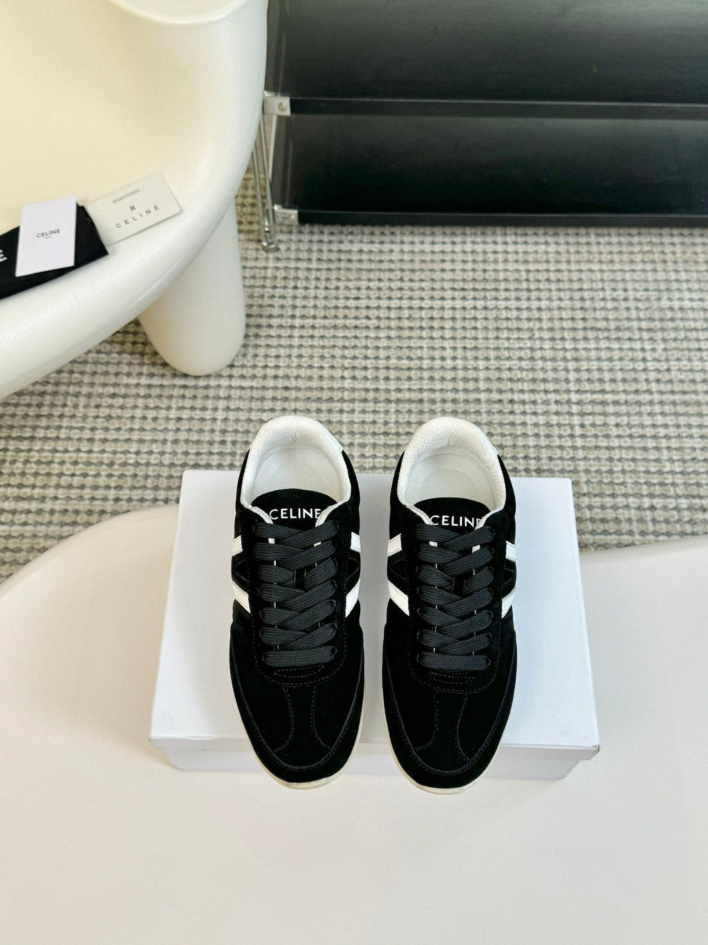 S-Sneakers