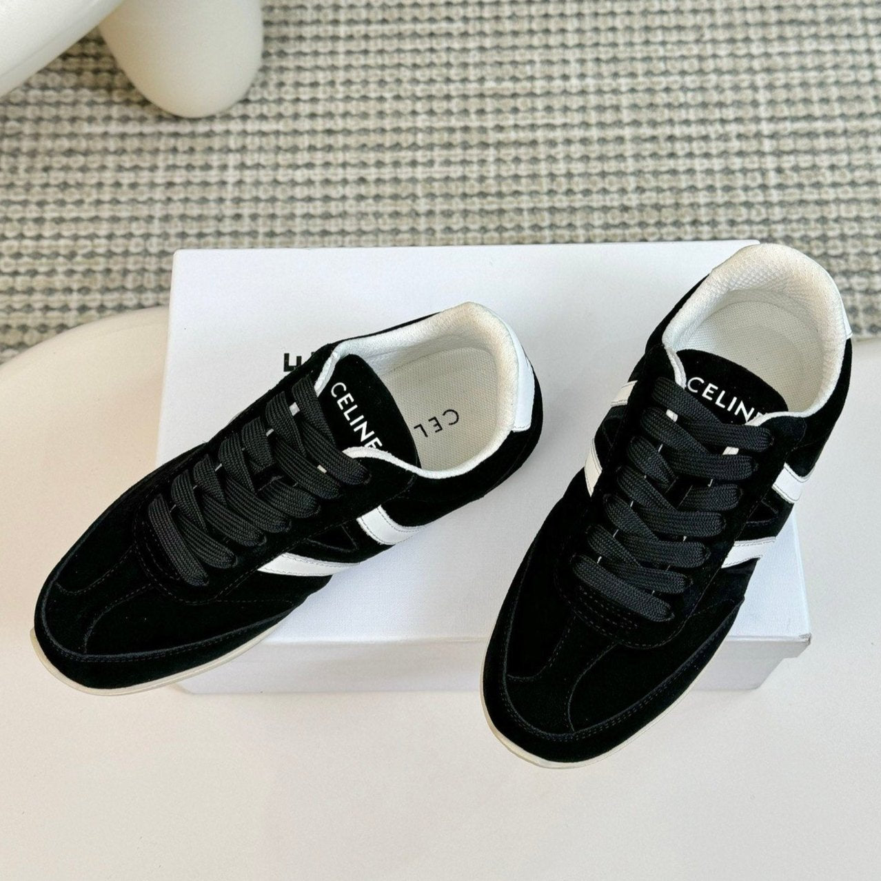 S-Sneakers