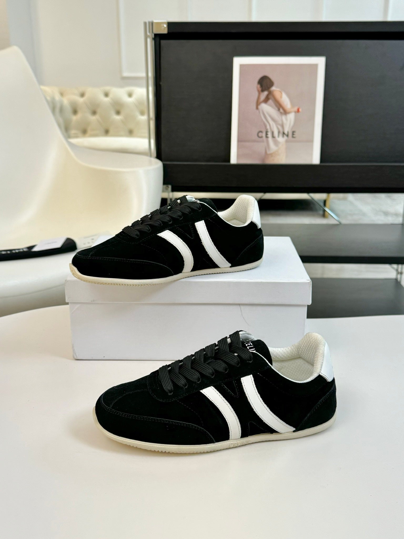 S-Sneakers