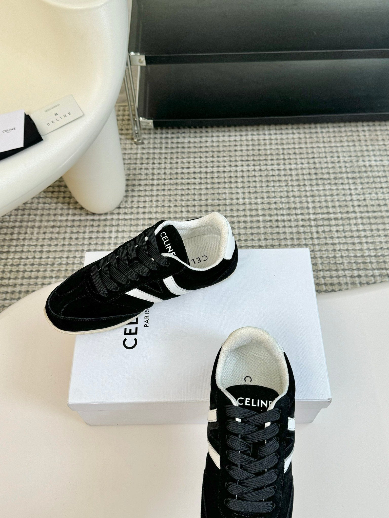 S-Sneakers