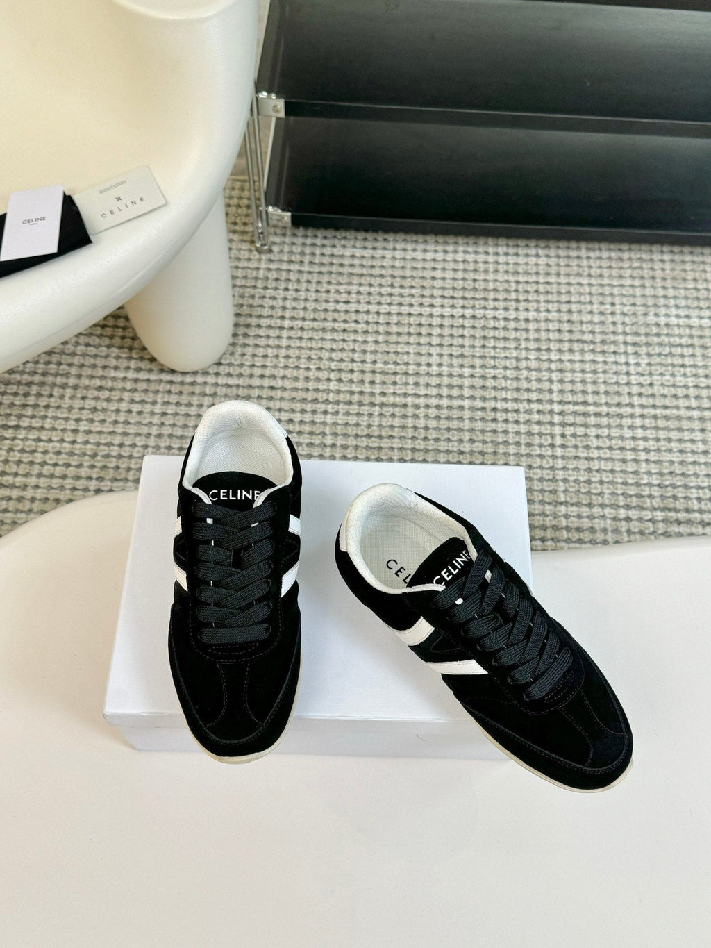 S-Sneakers