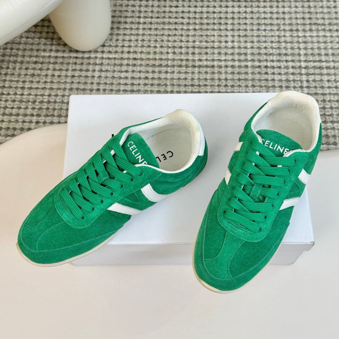 S-Sneakers