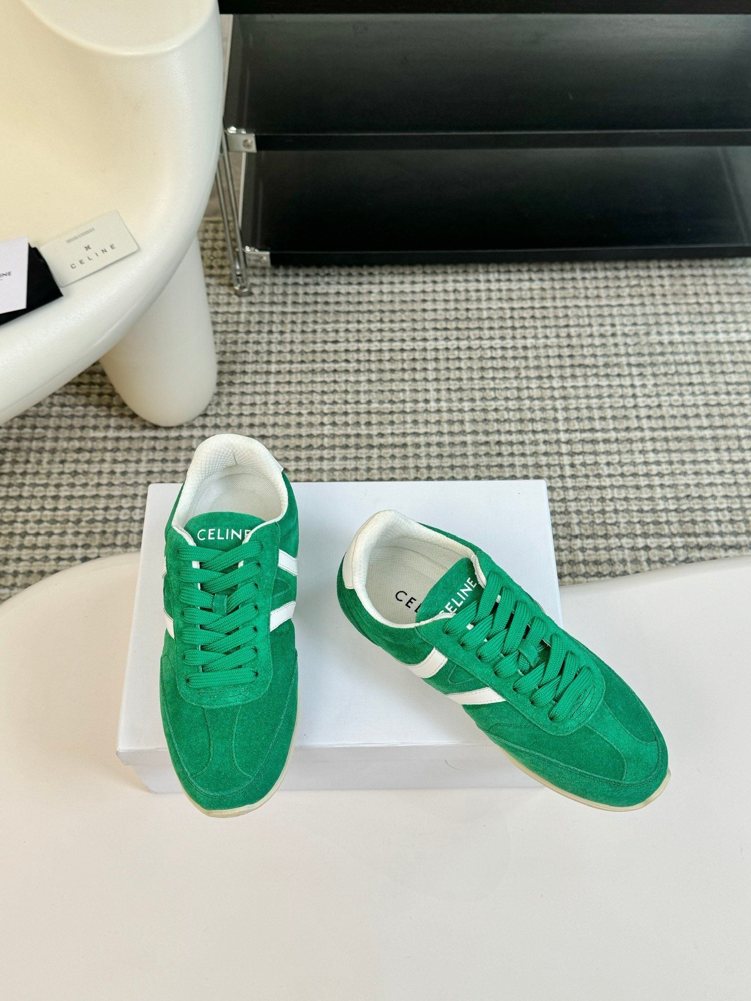 S-Sneakers