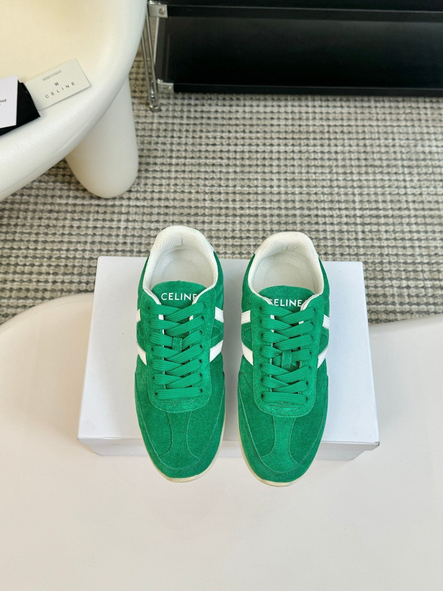 S-Sneakers