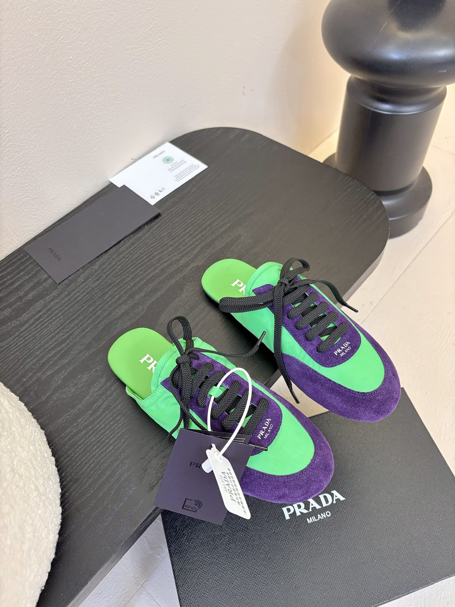 P-Sneakers