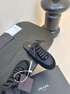 P-Sneakers