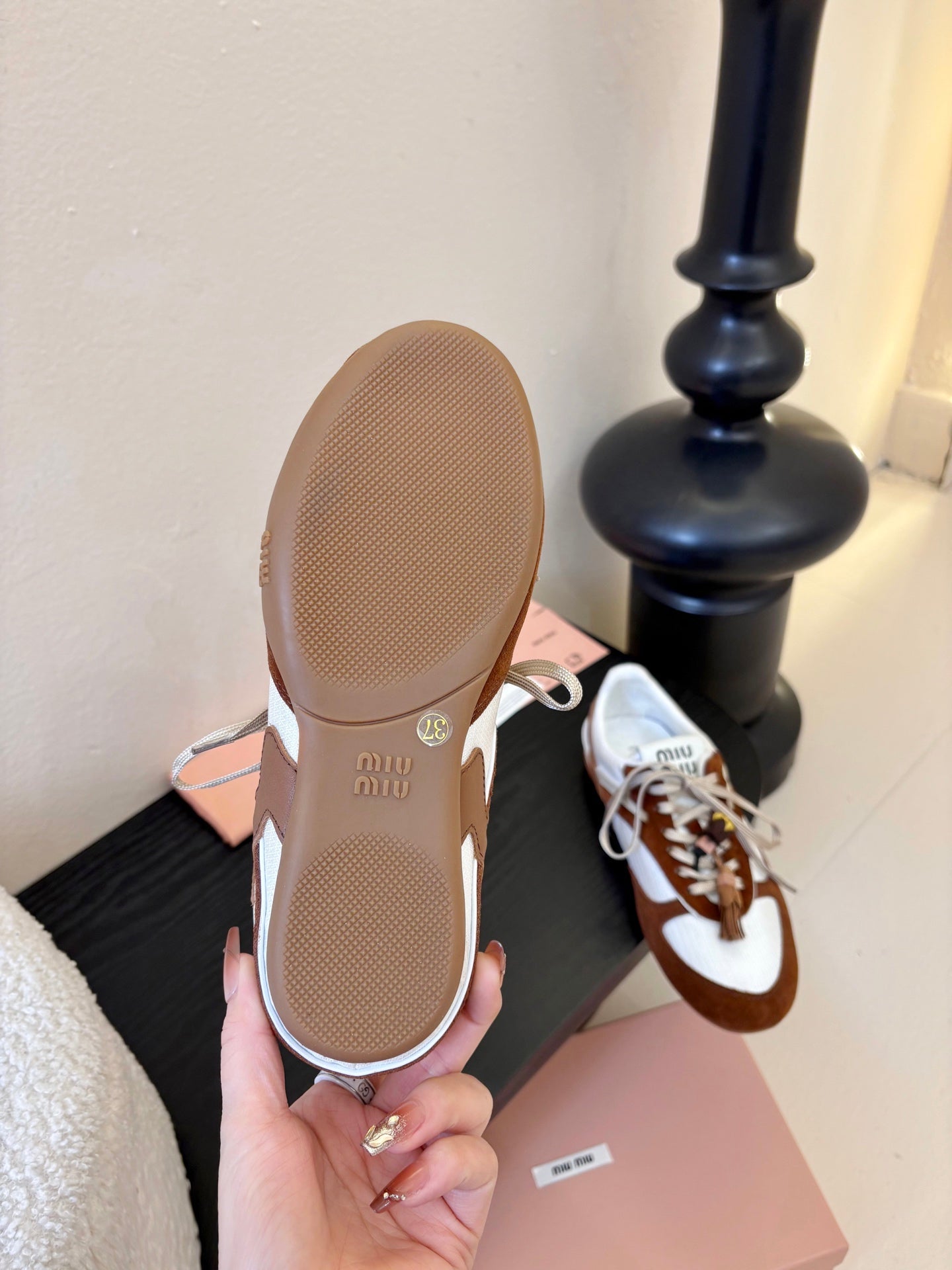M-Sneakers