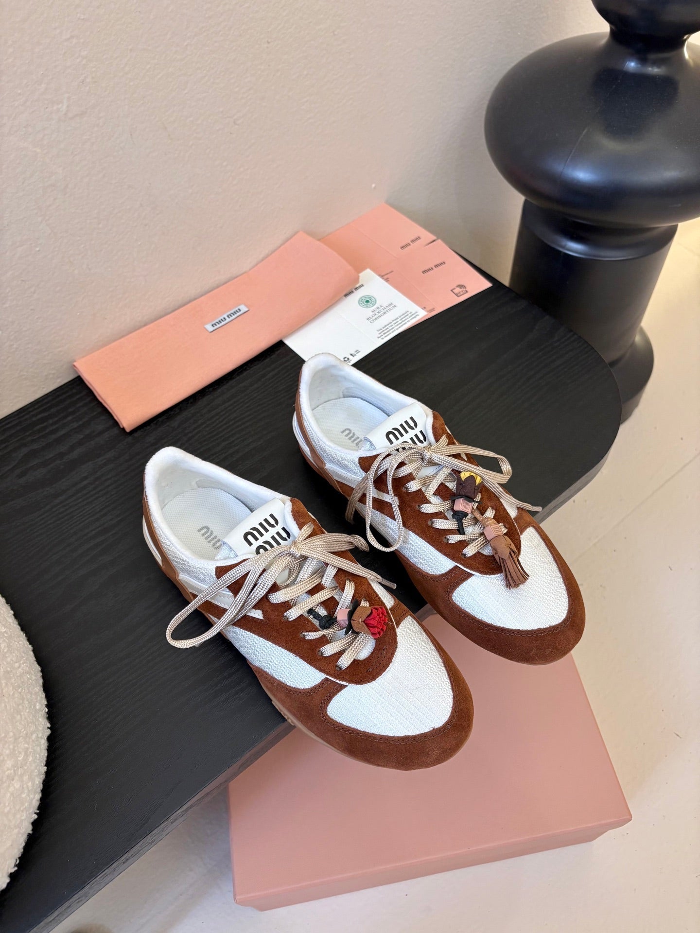 M-Sneakers