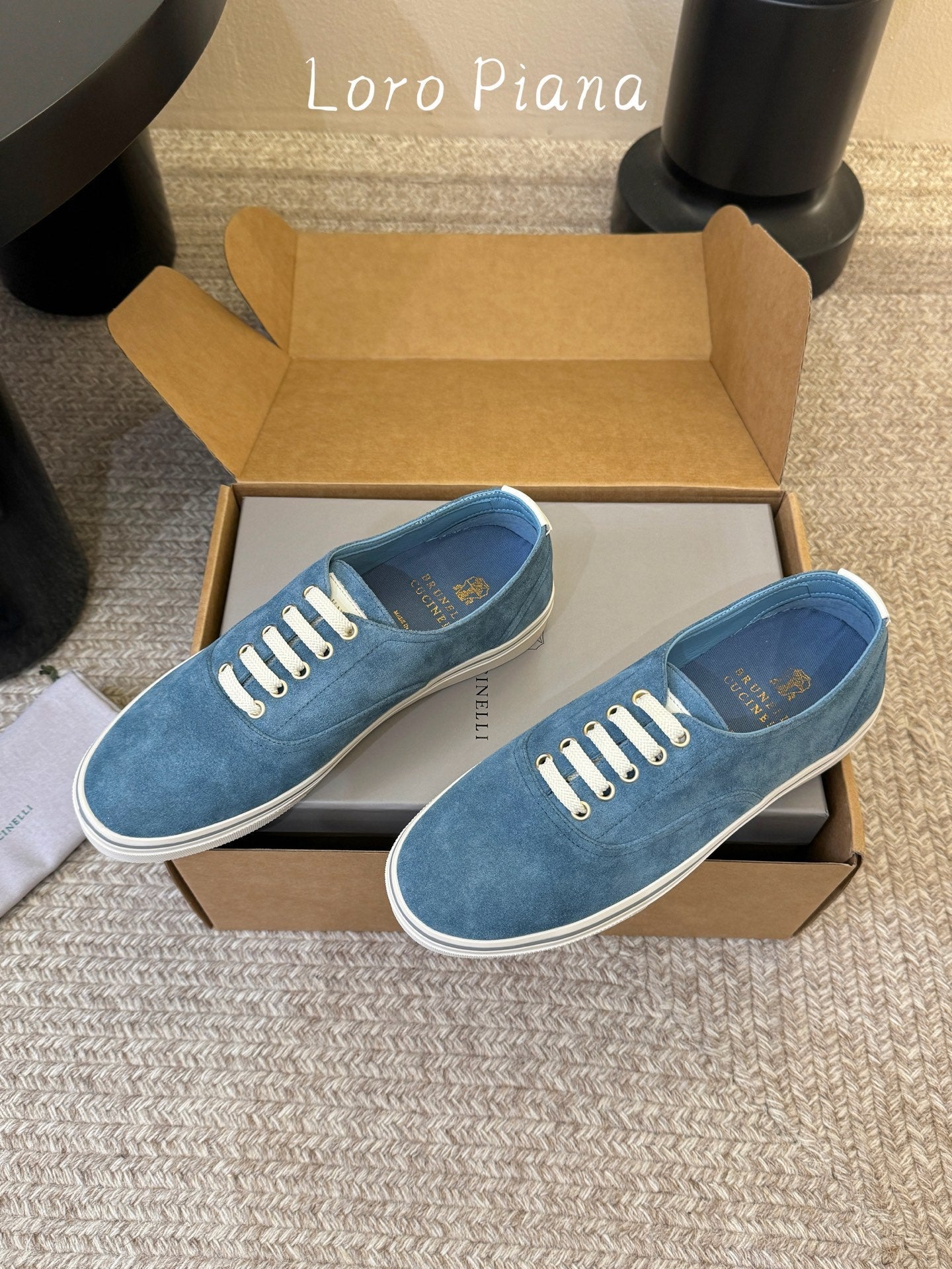 L-Sneakers