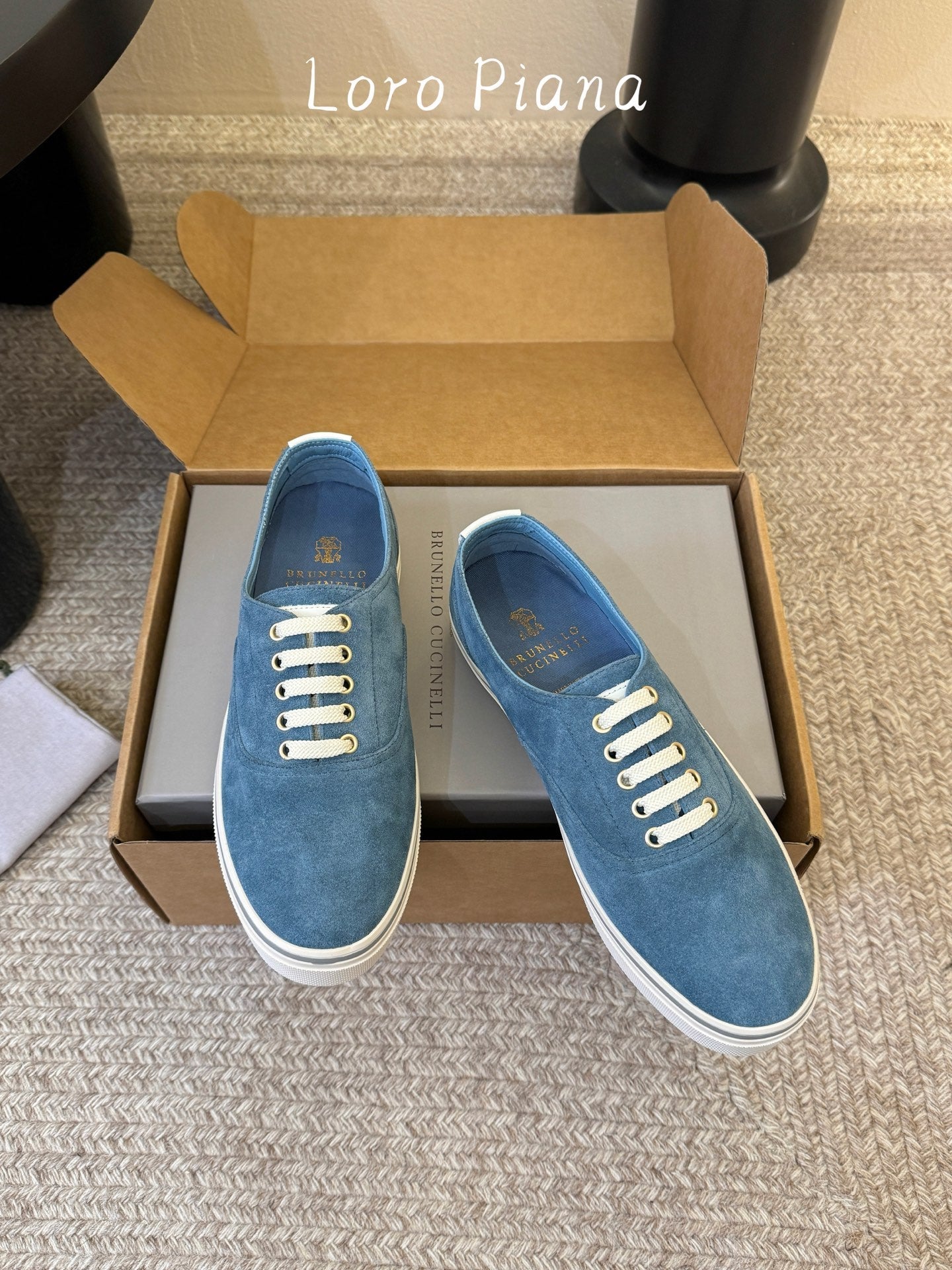 L-Sneakers