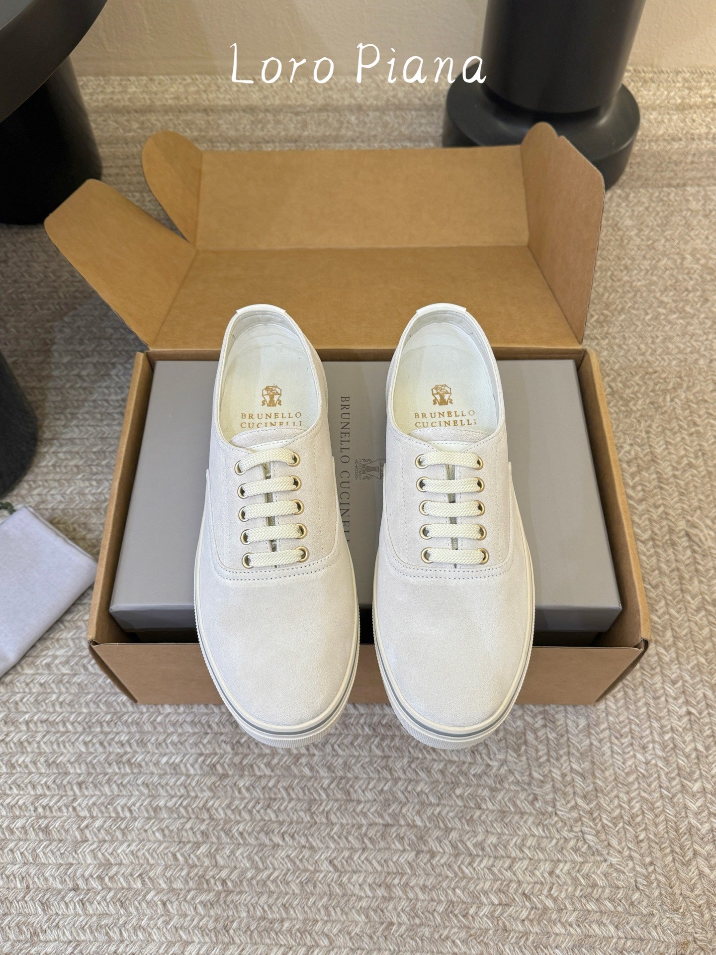 L-Sneakers
