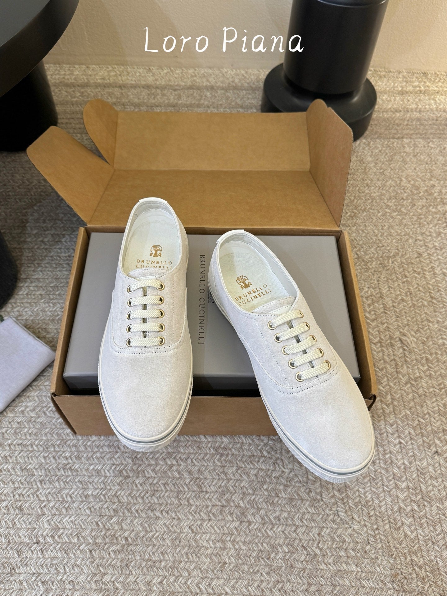 L-Sneakers
