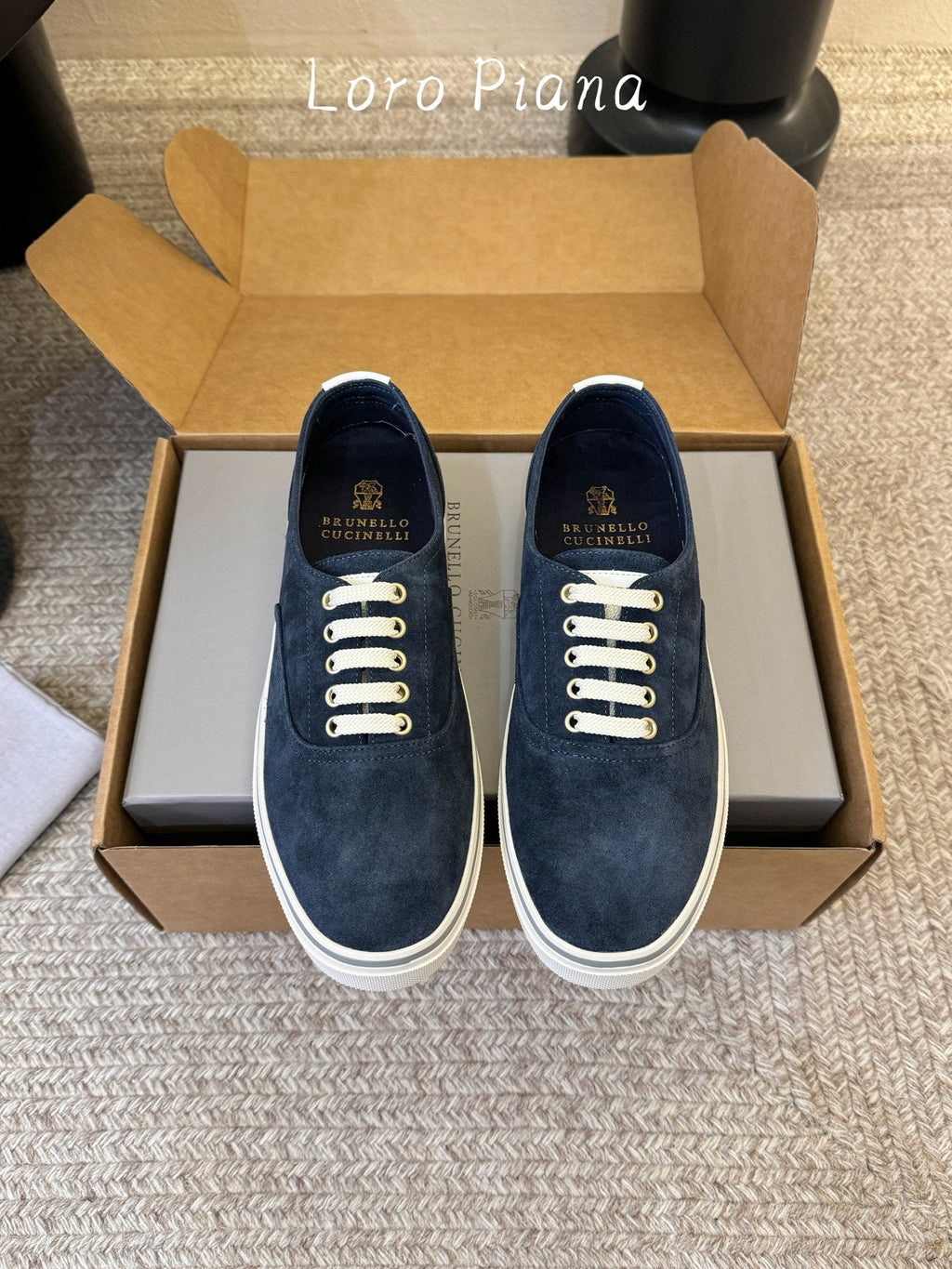 L-Sneakers