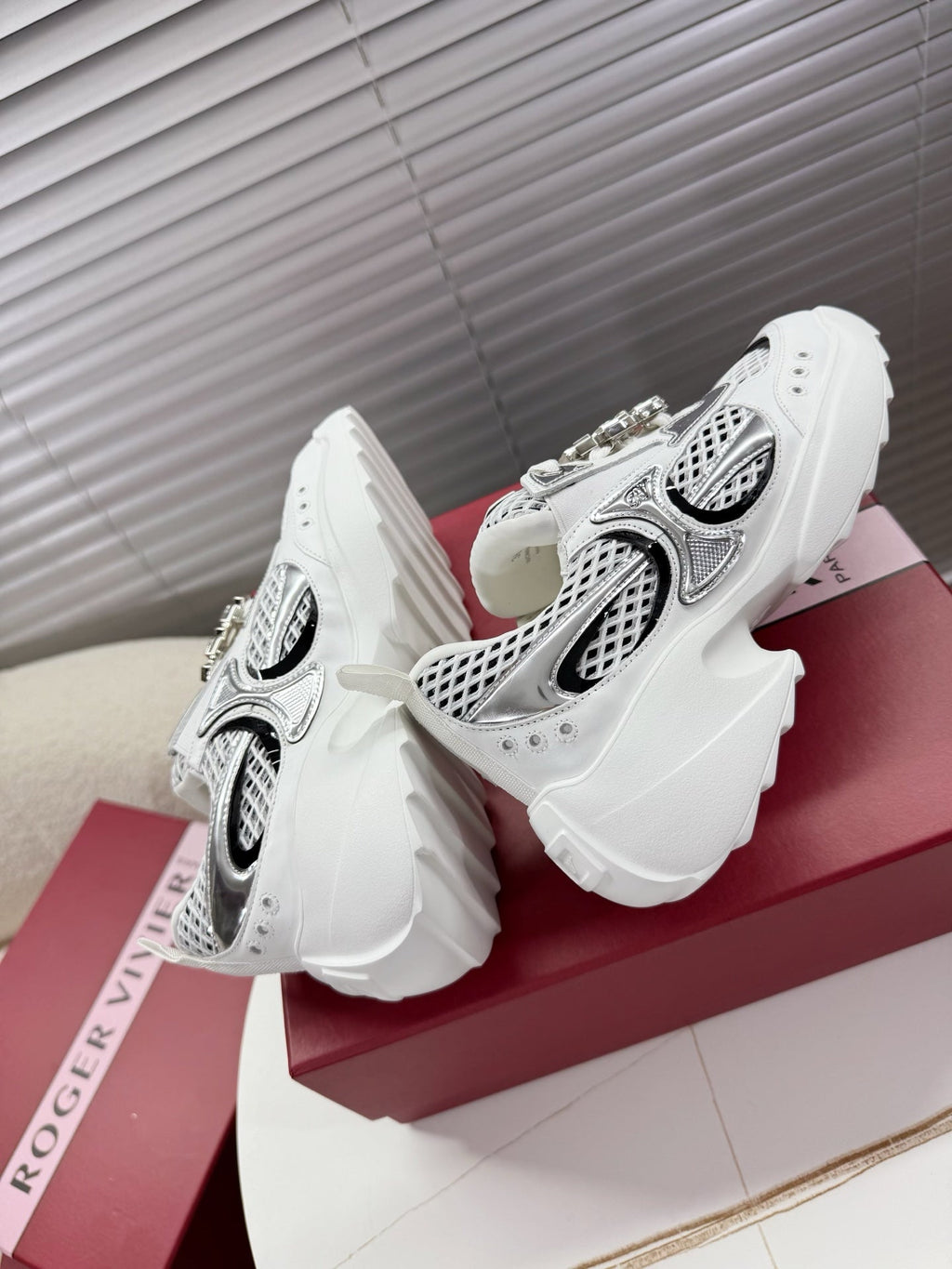R-Sneakers