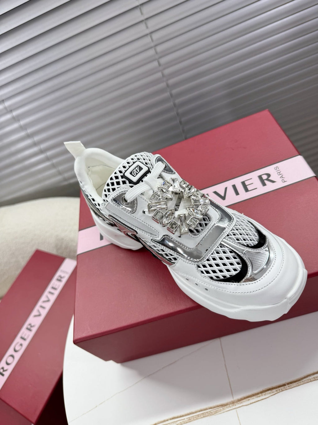 R-Sneakers