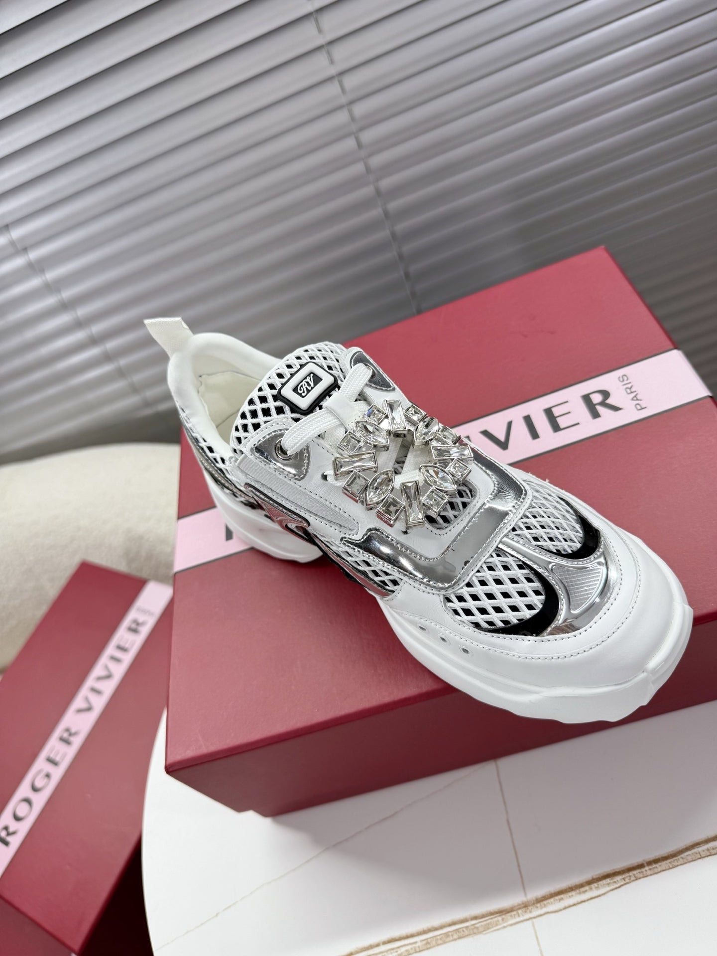 R-Sneakers