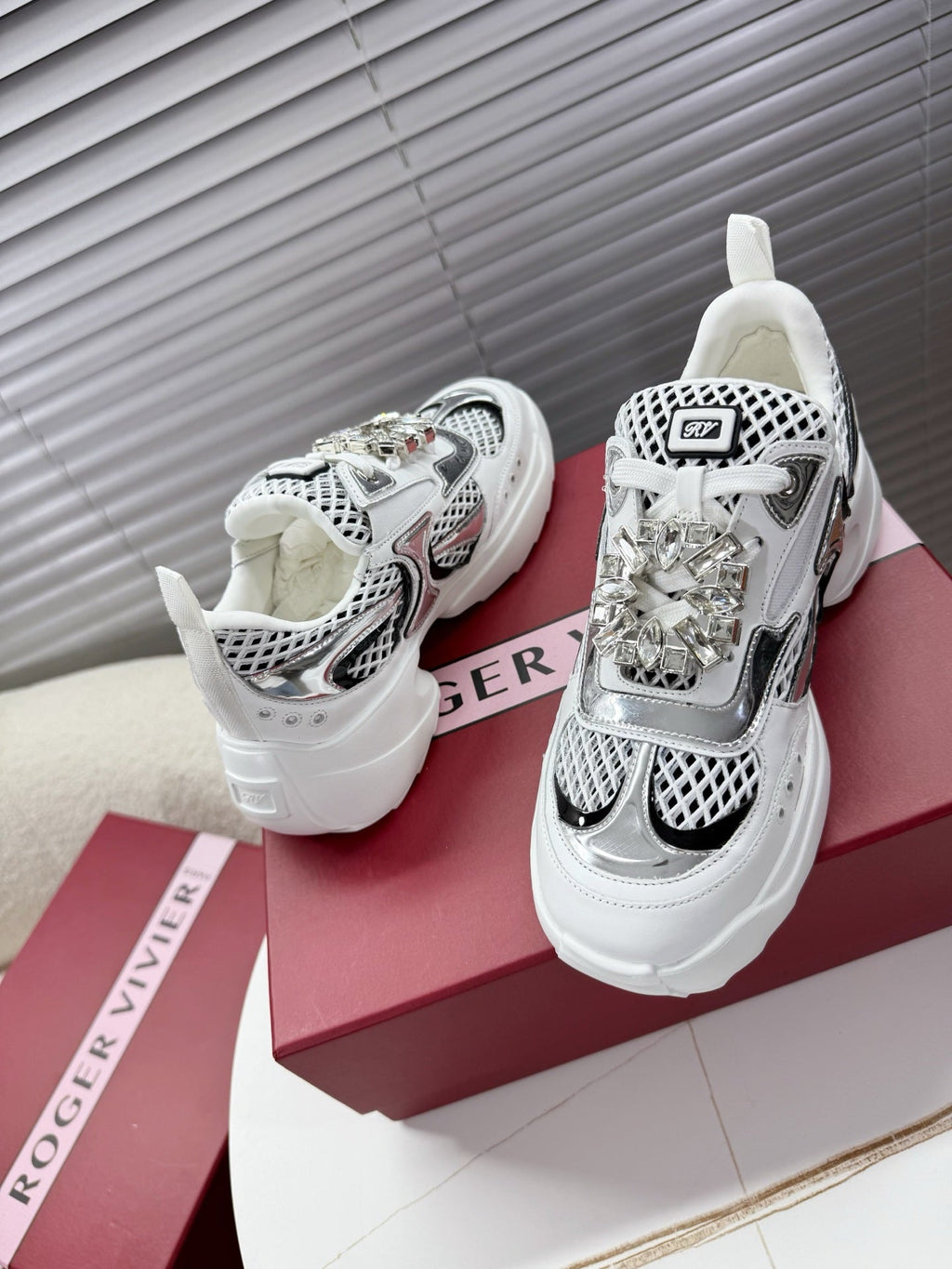 R-Sneakers