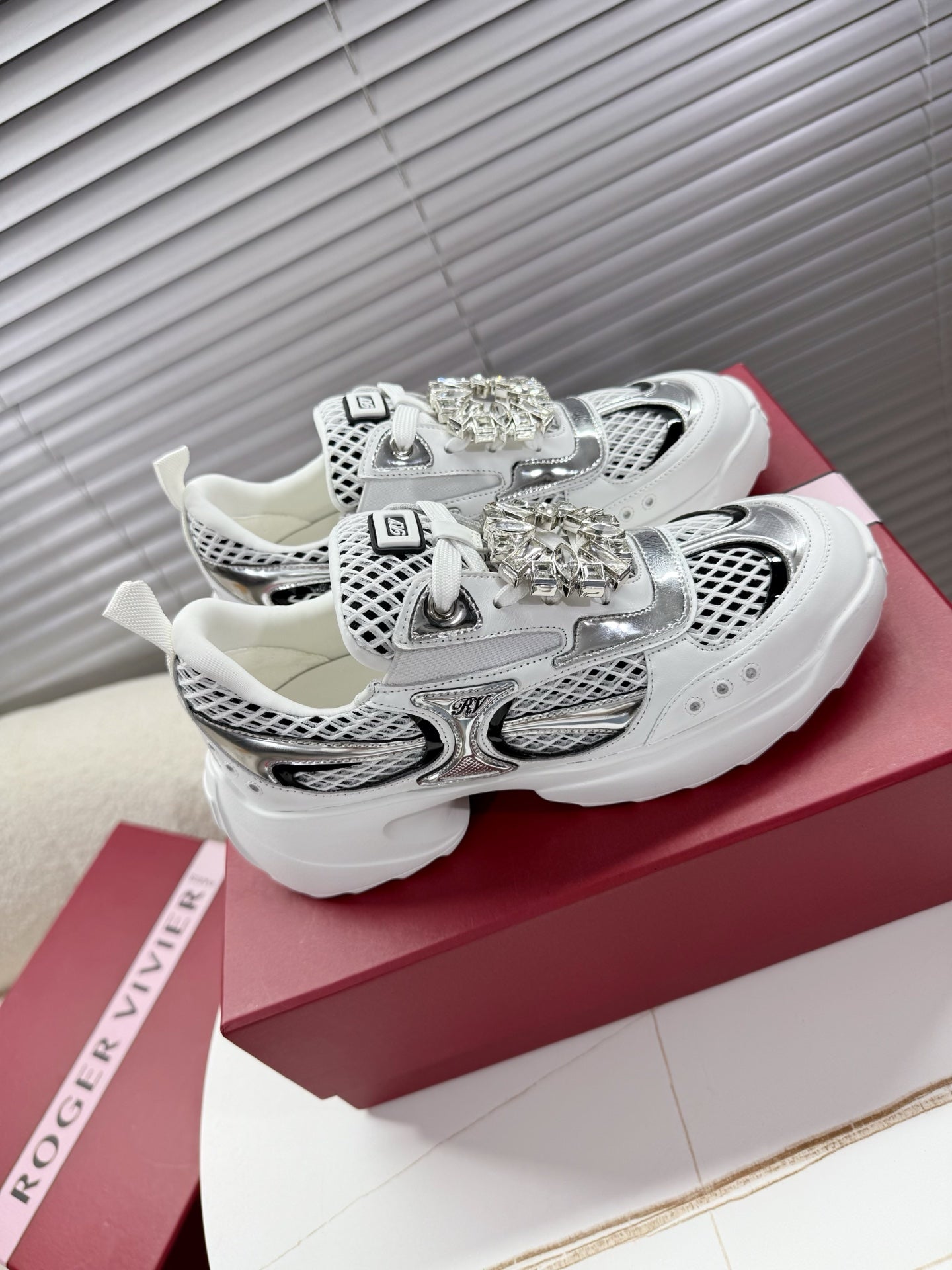 R-Sneakers
