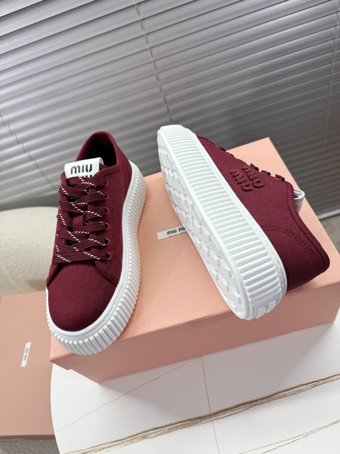 M-Sneakers