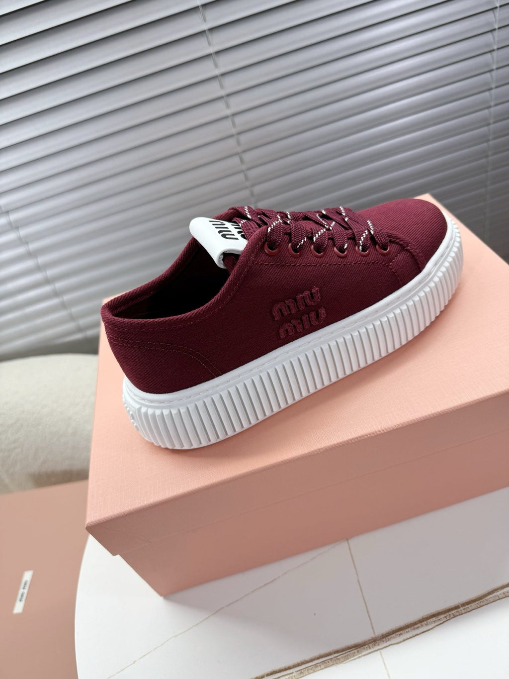 M-Sneakers