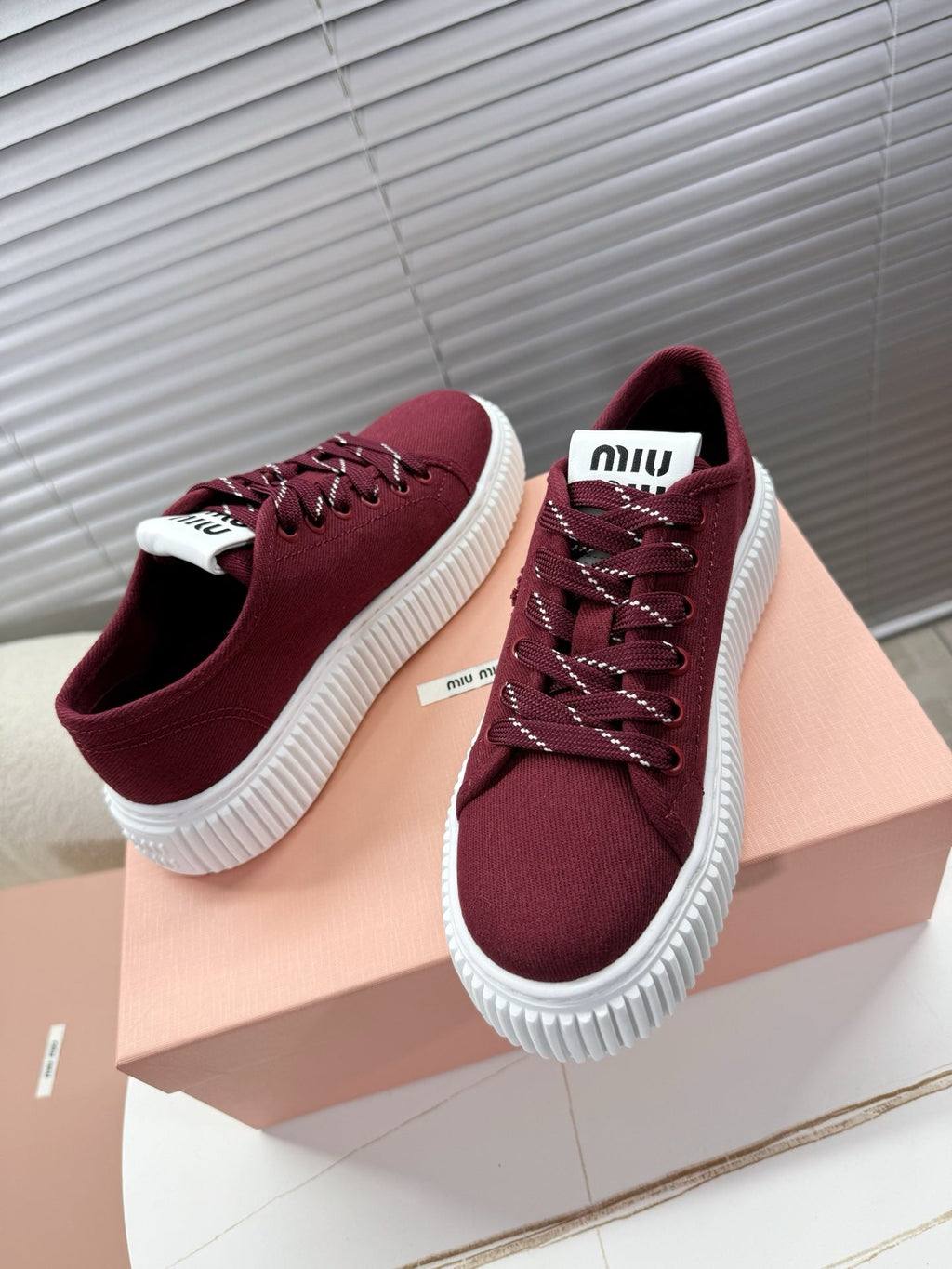 M-Sneakers