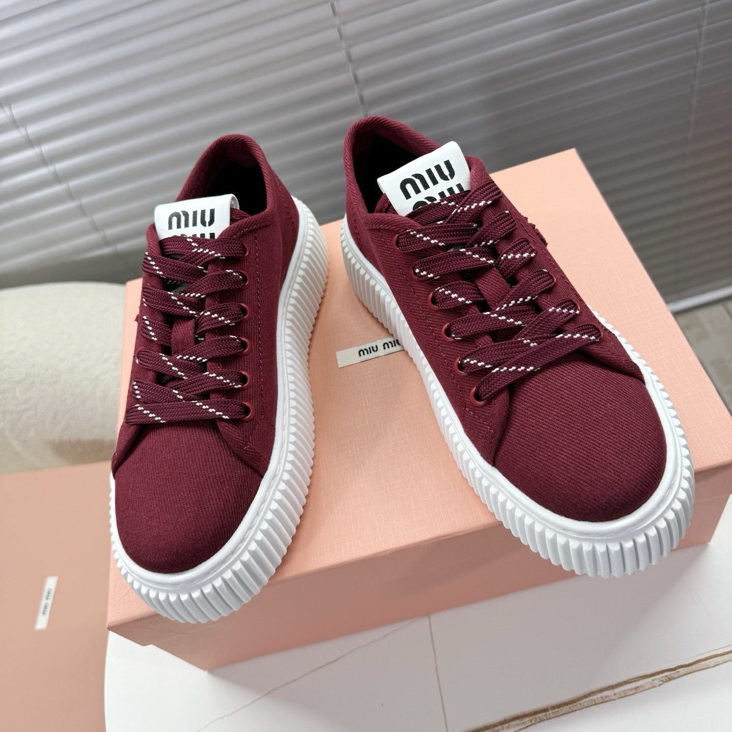 M-Sneakers