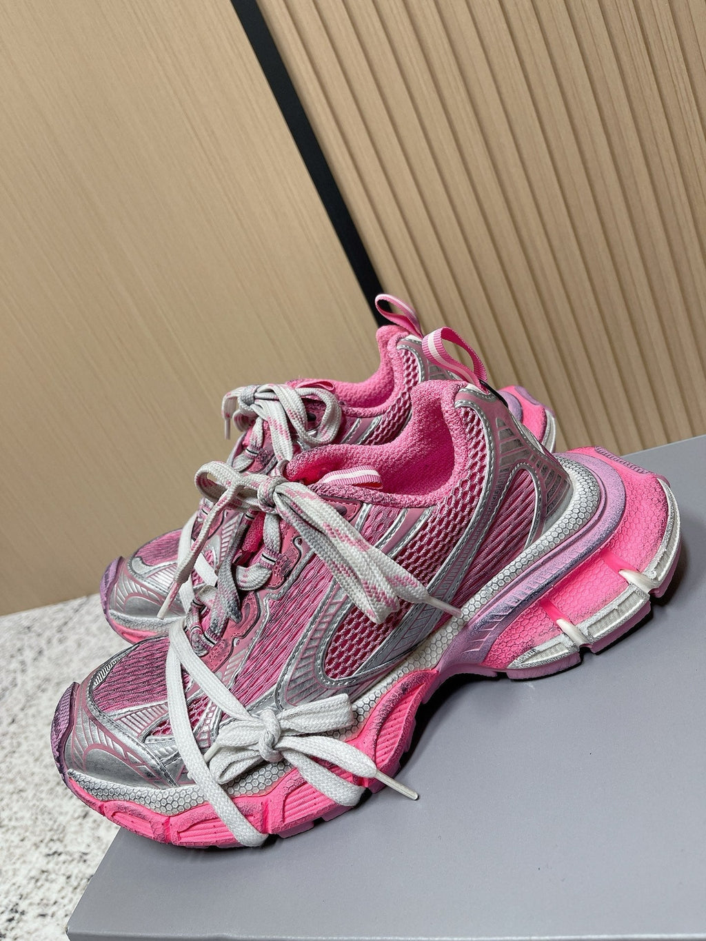 B-Sneakers