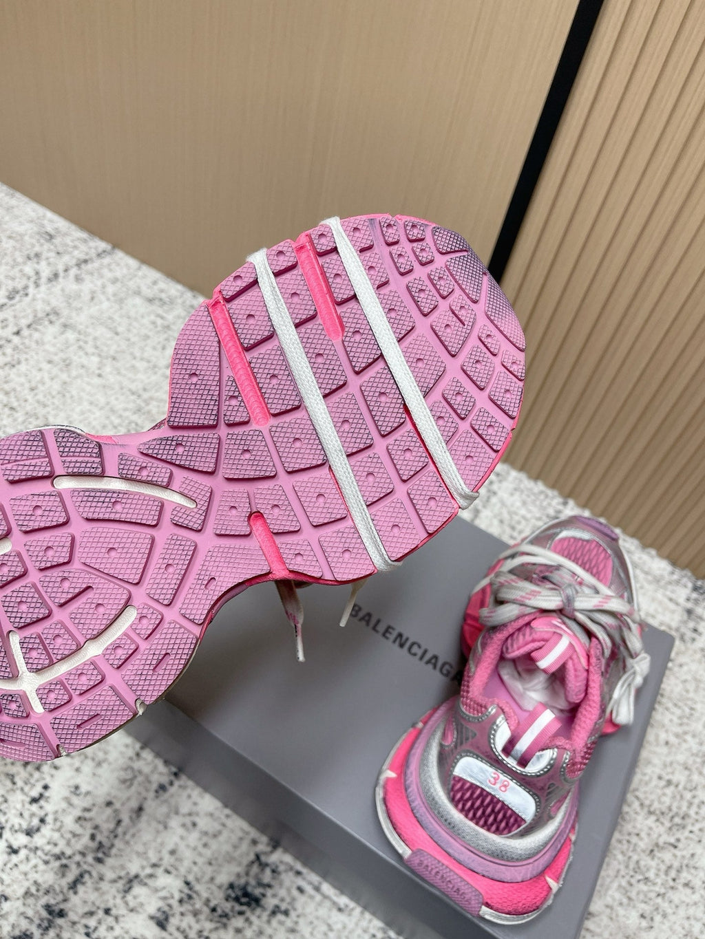 B-Sneakers