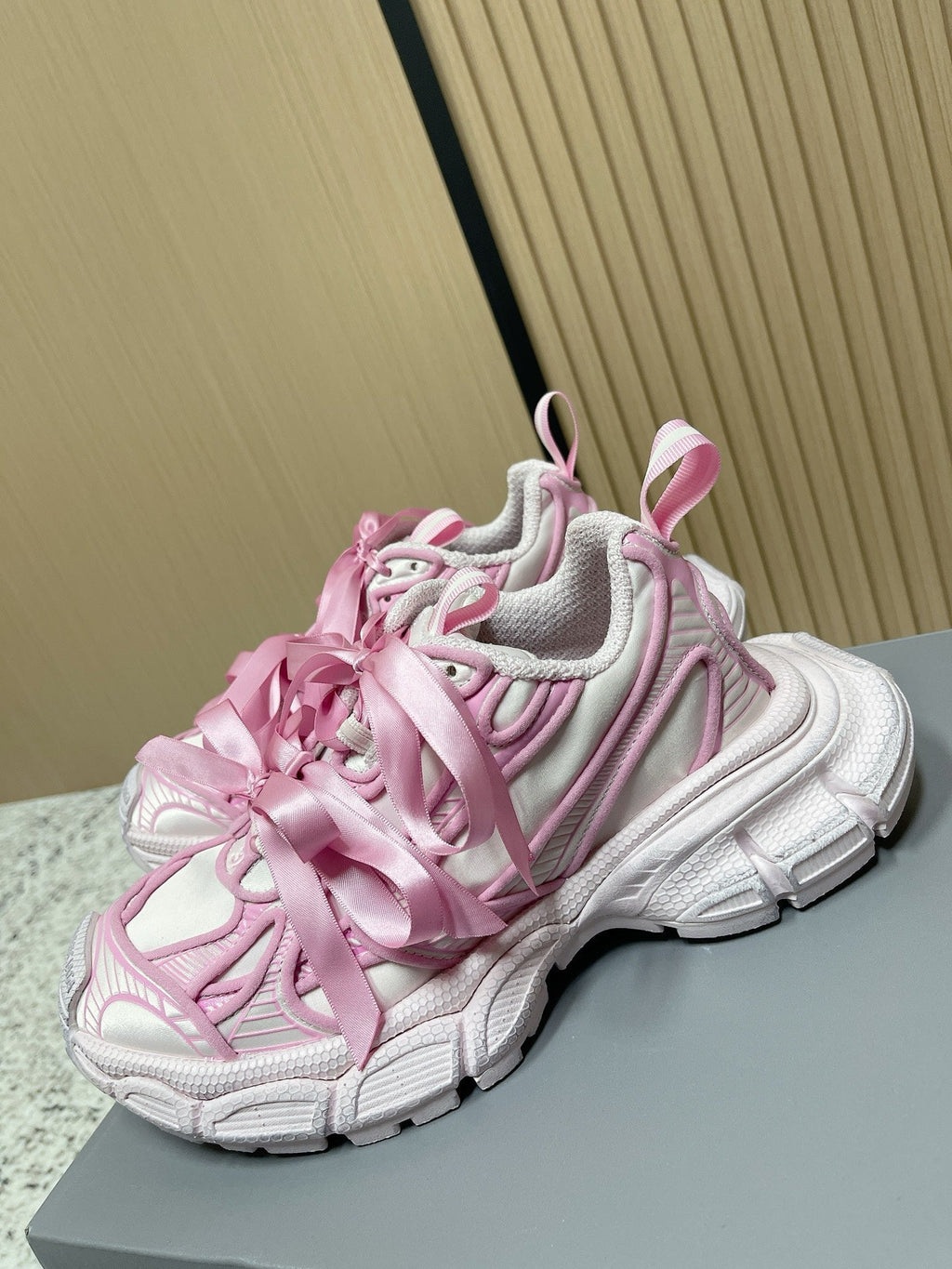 B-Sneakers