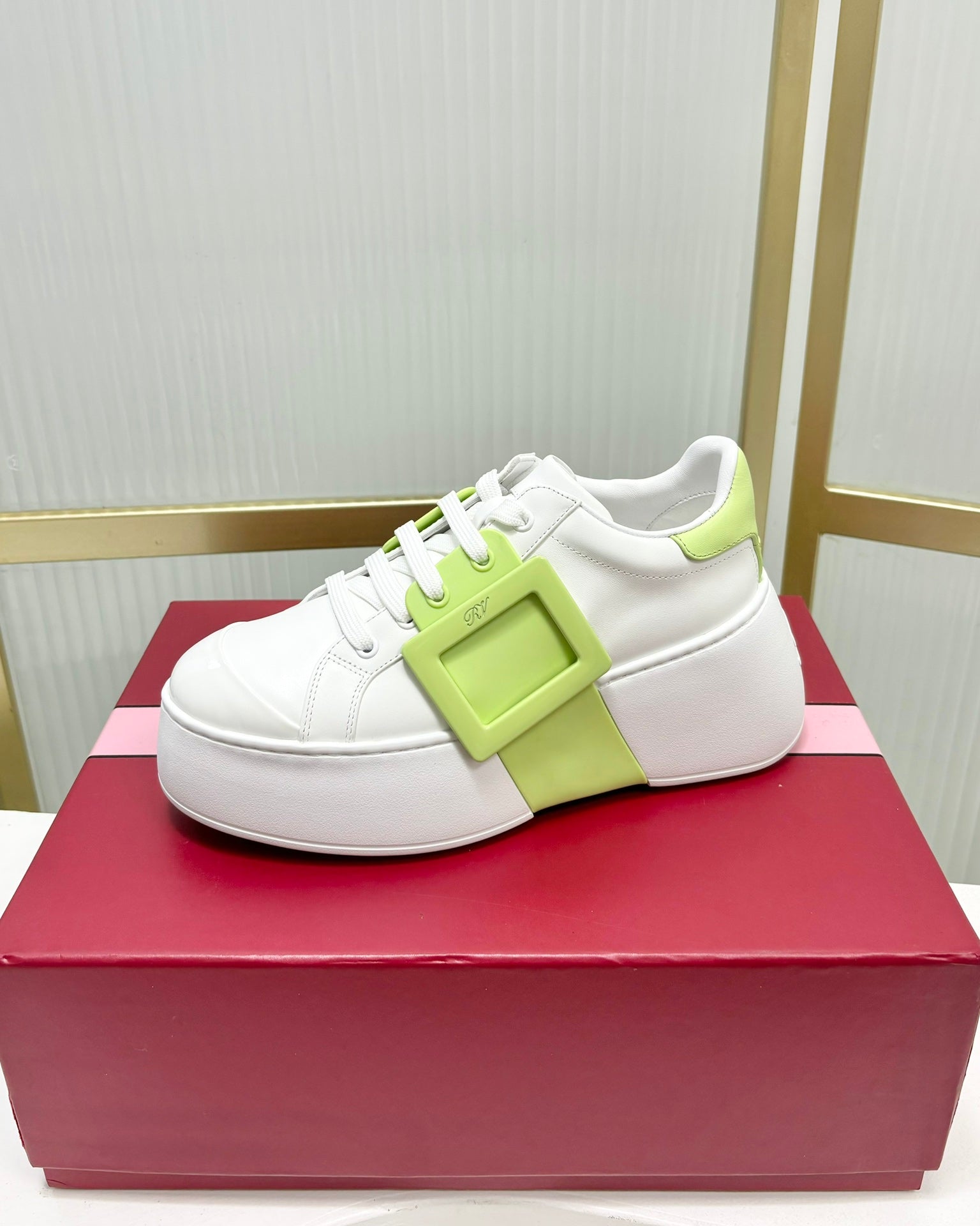 R-Sneakers