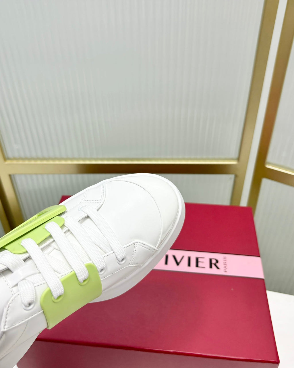 R-Sneakers