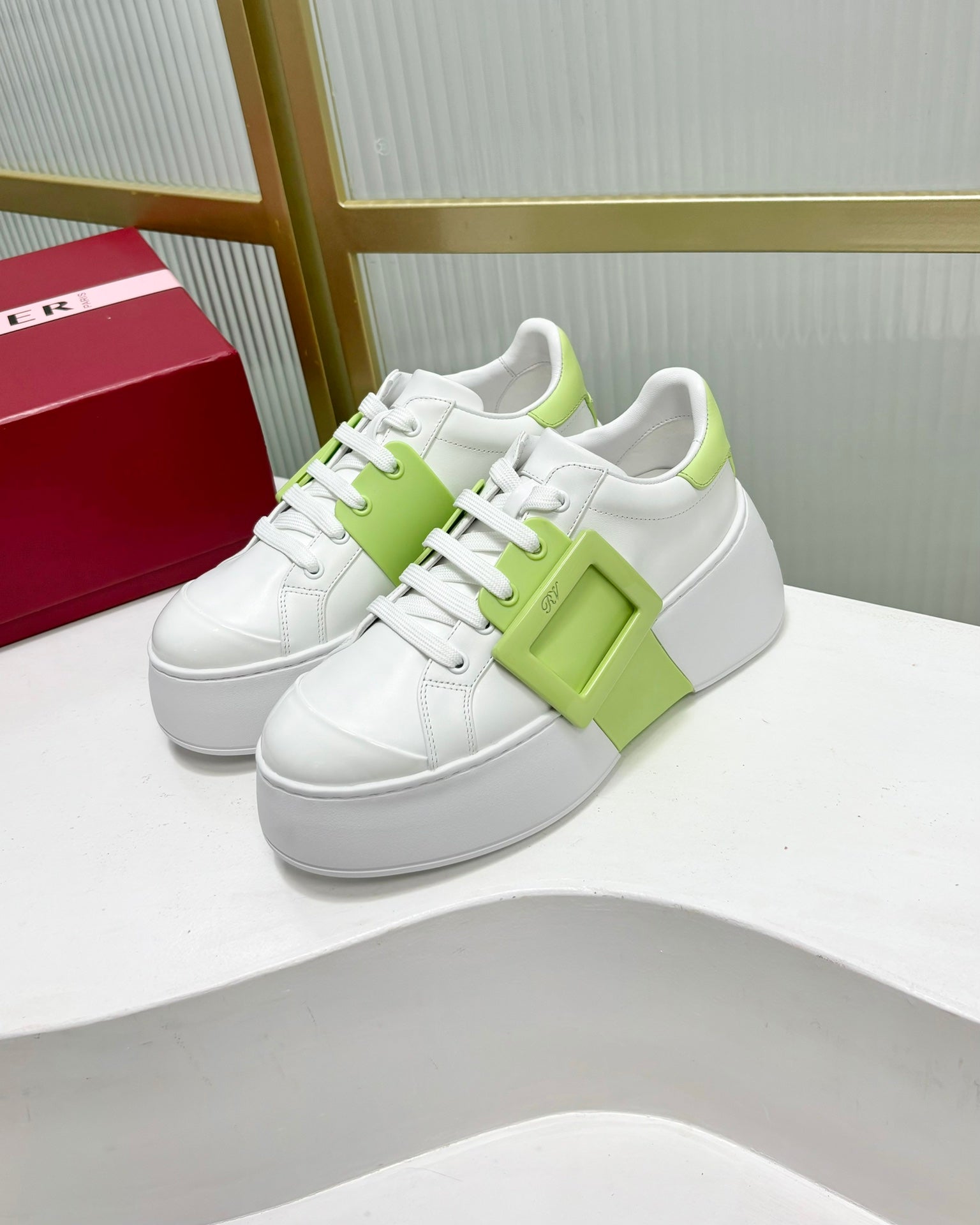 R-Sneakers
