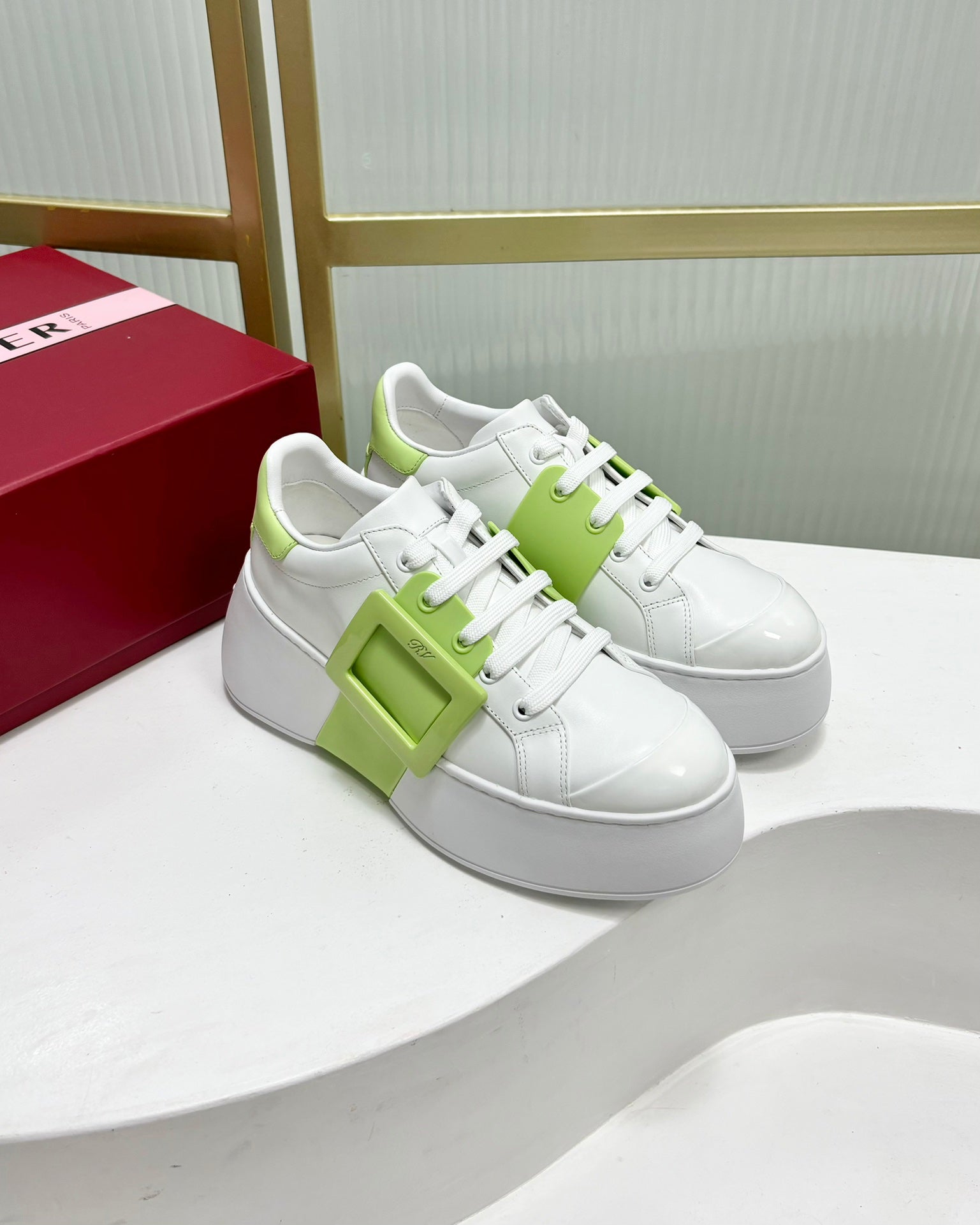 R-Sneakers