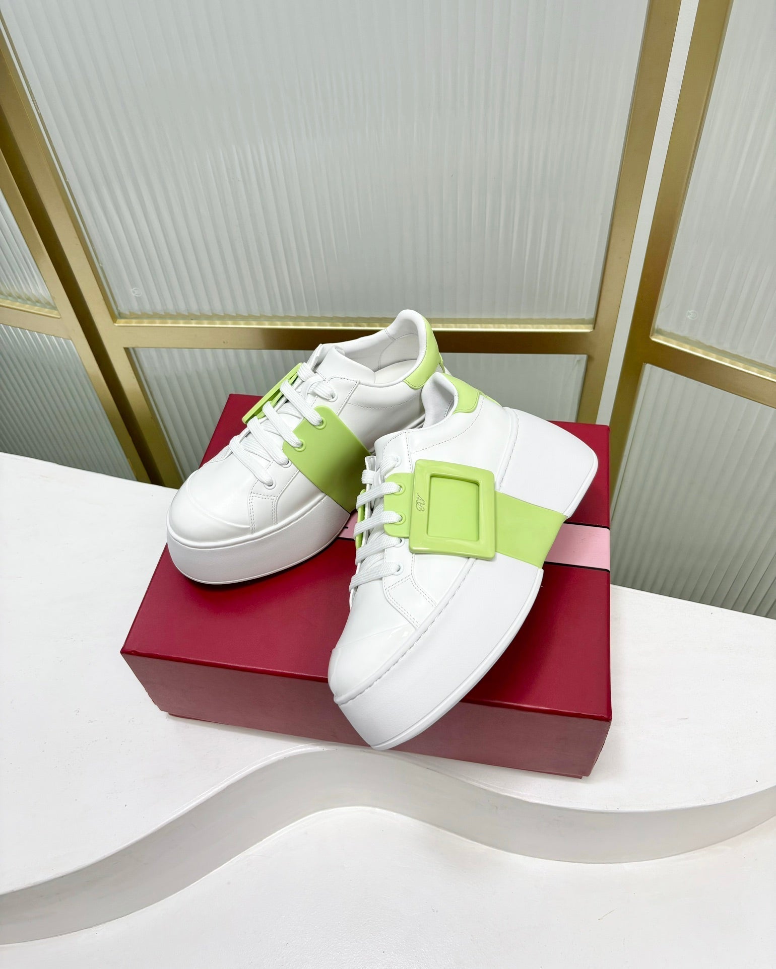R-Sneakers