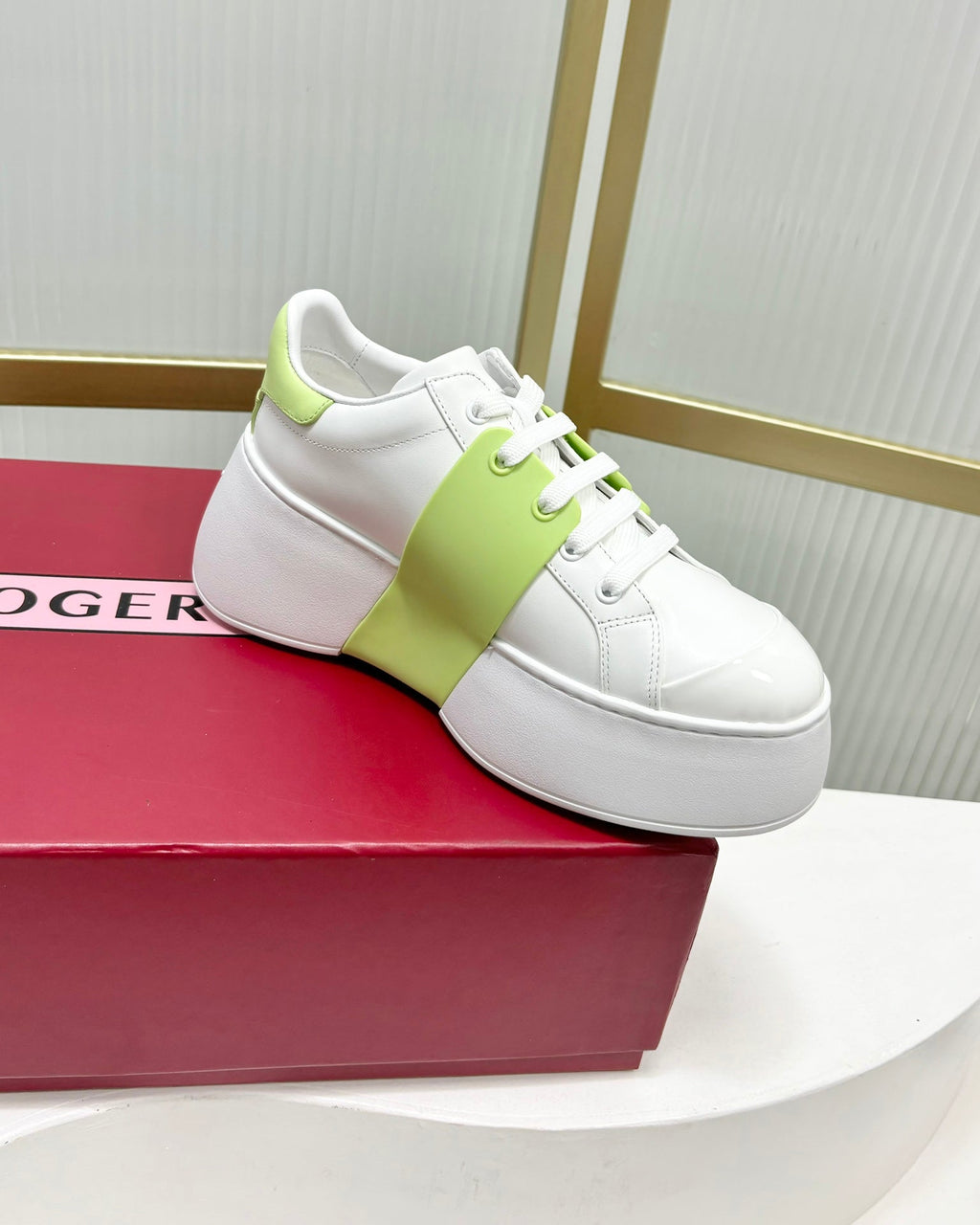 R-Sneakers