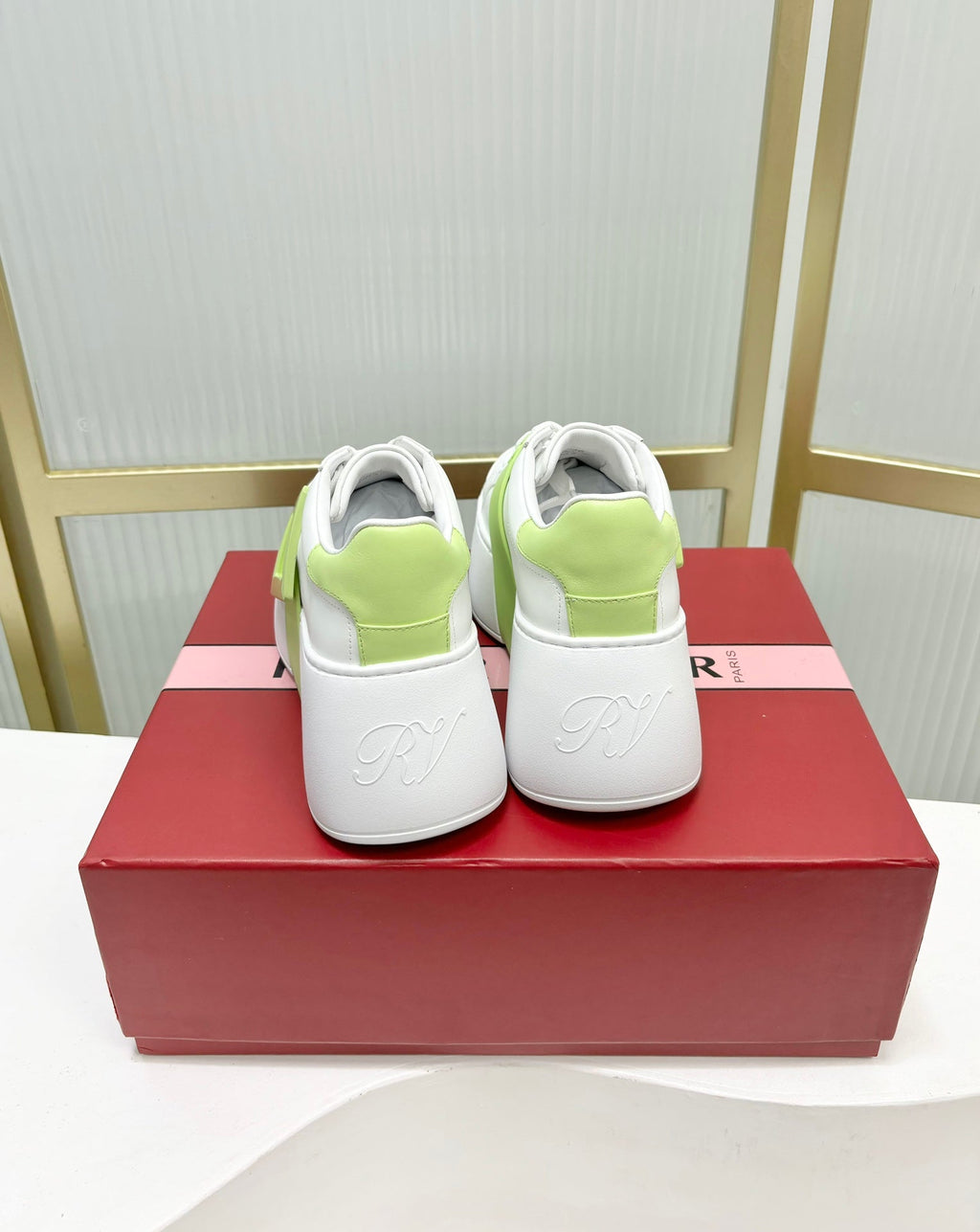 R-Sneakers