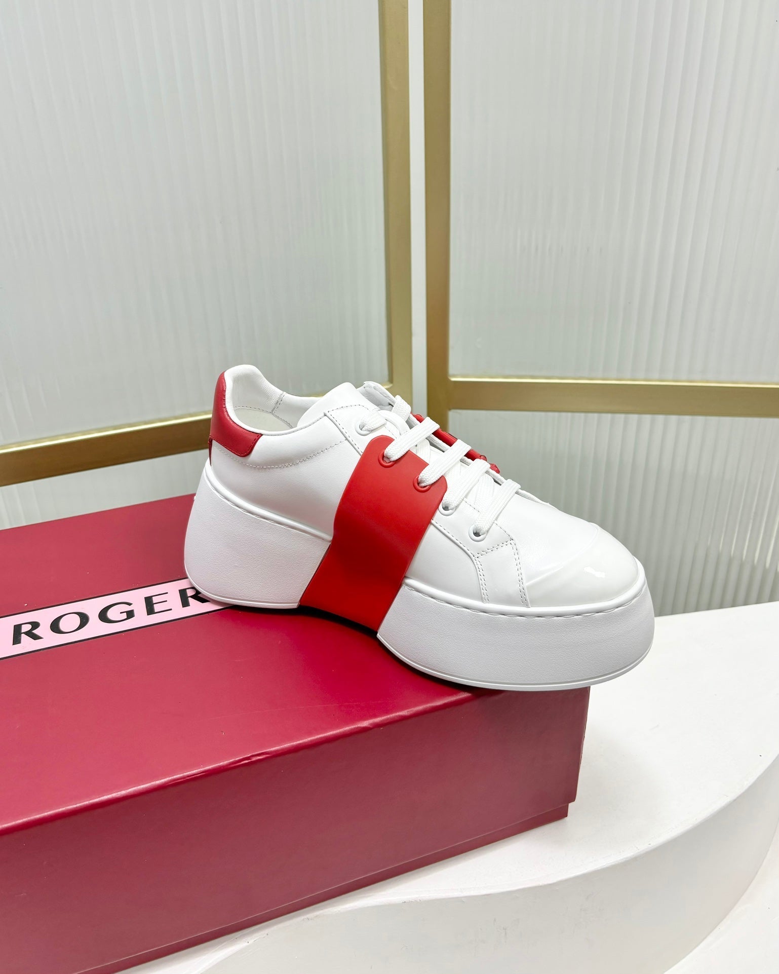 R-Sneakers