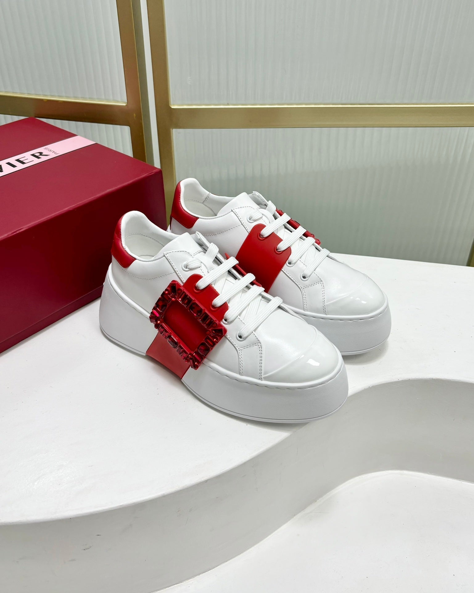 R-Sneakers