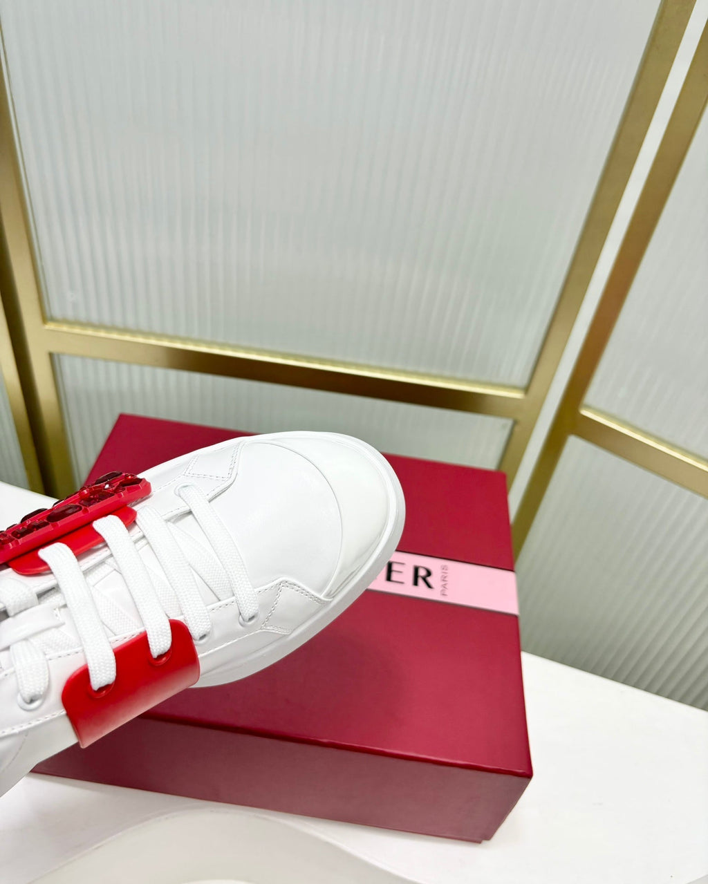 R-Sneakers