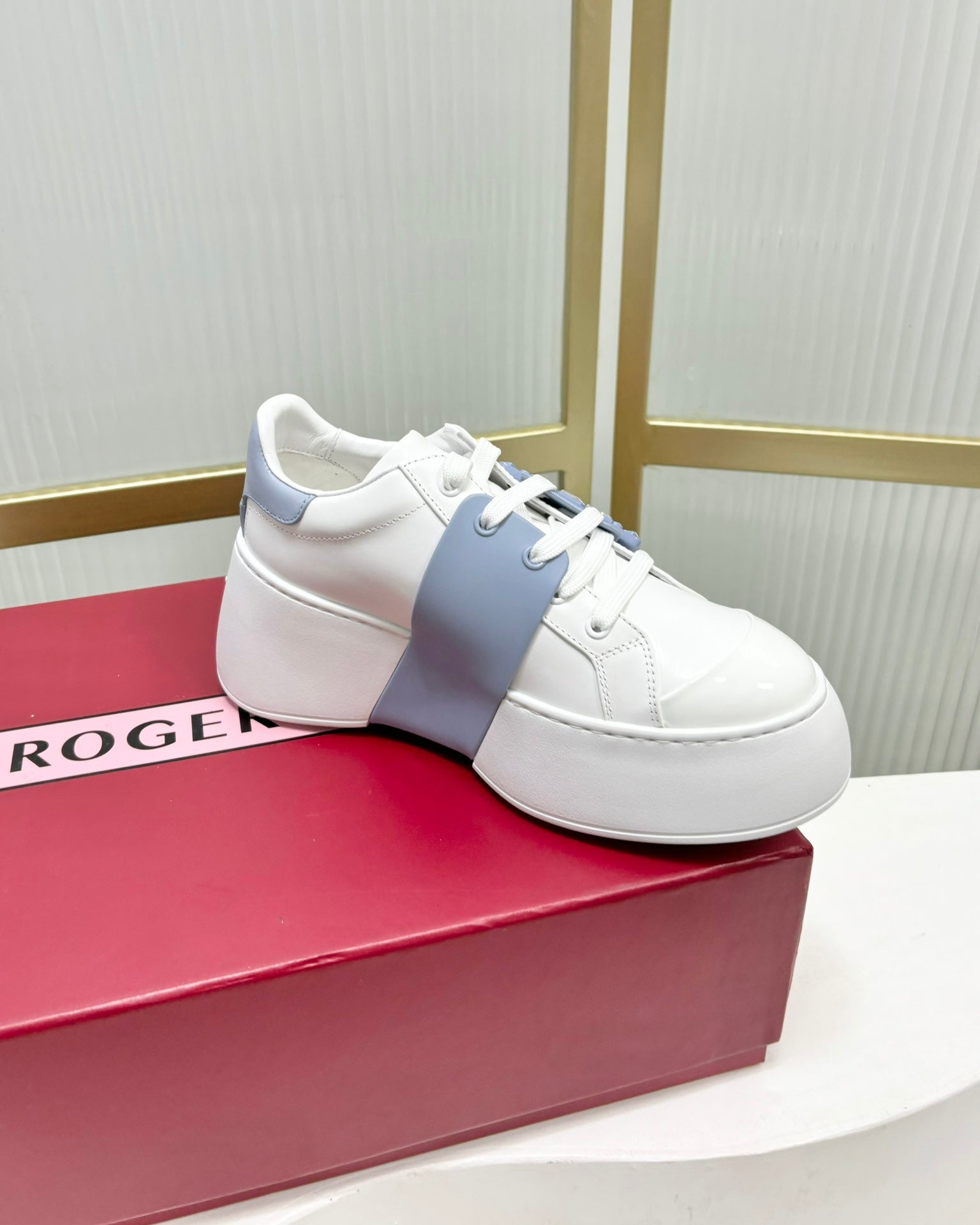 R-Sneakers