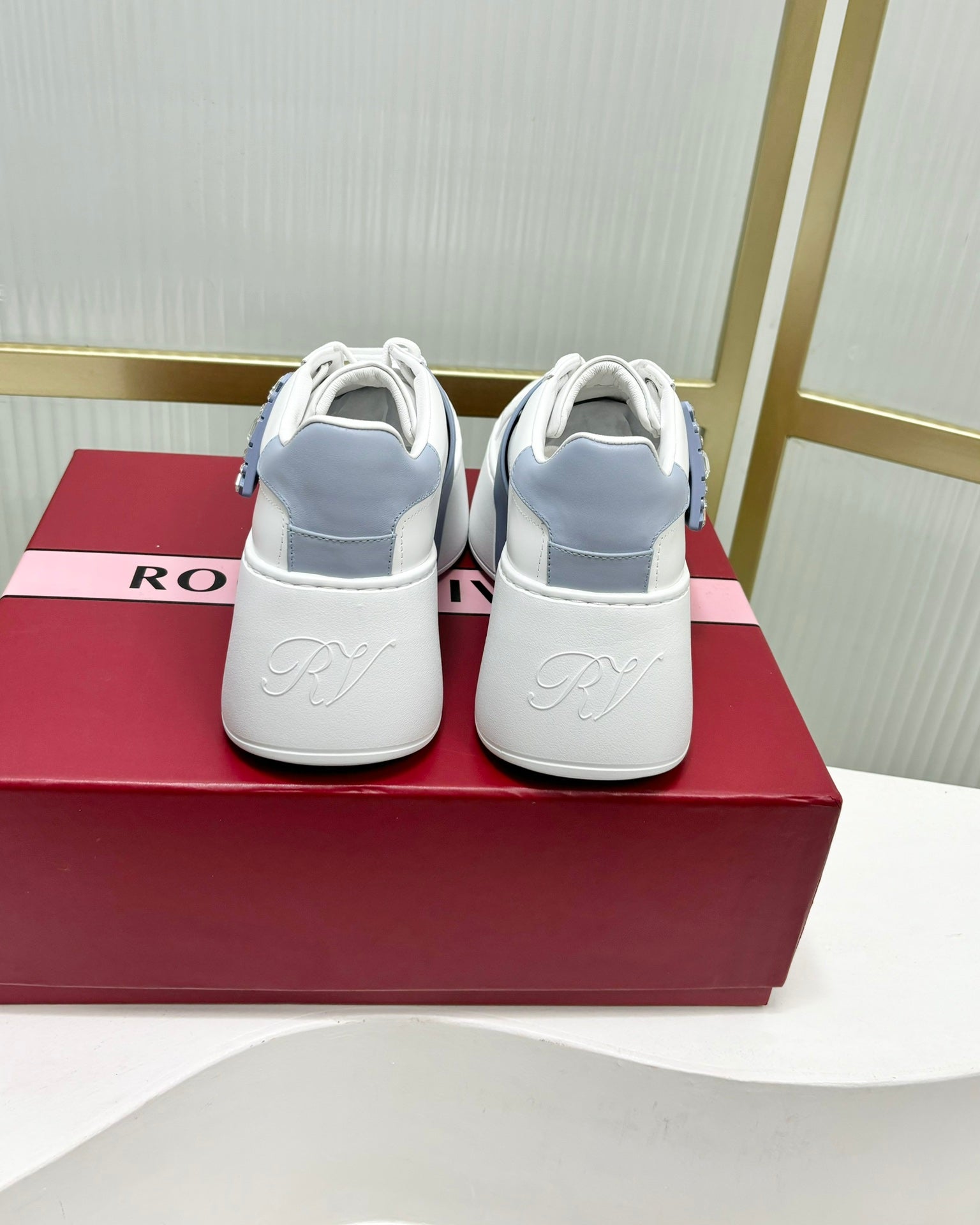 R-Sneakers