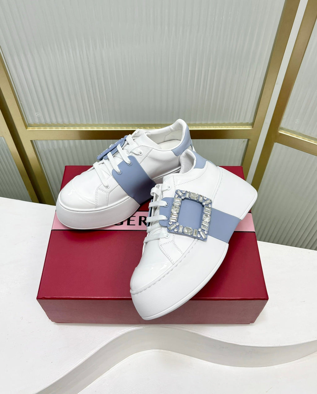 R-Sneakers