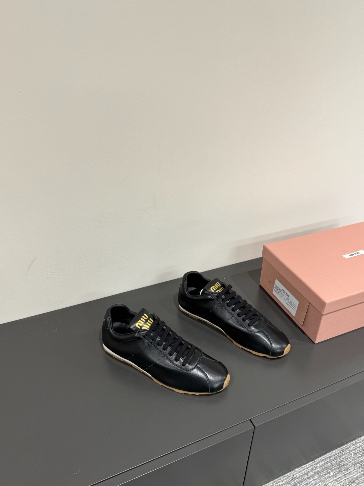 M-Sneakers