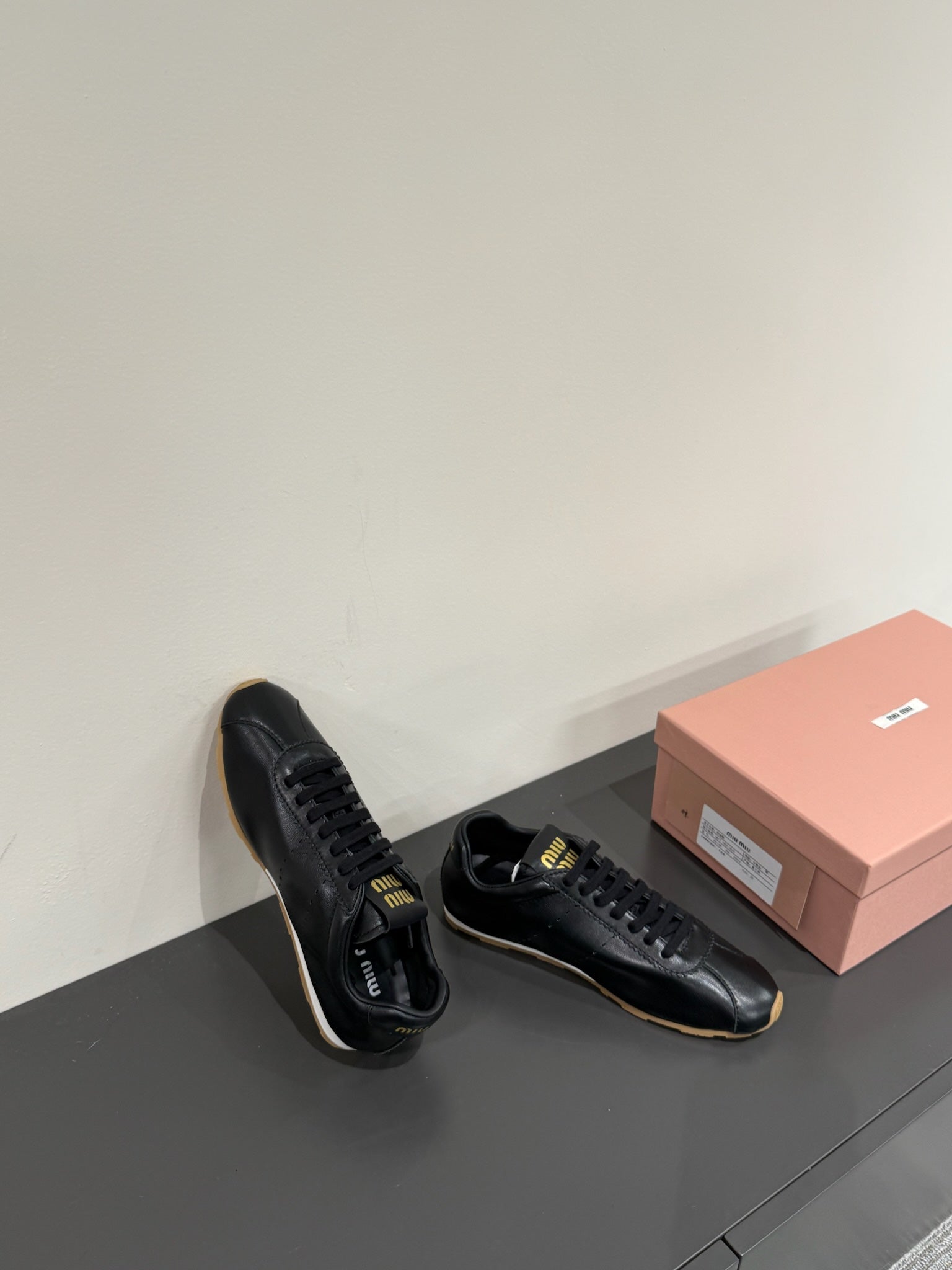 M-Sneakers