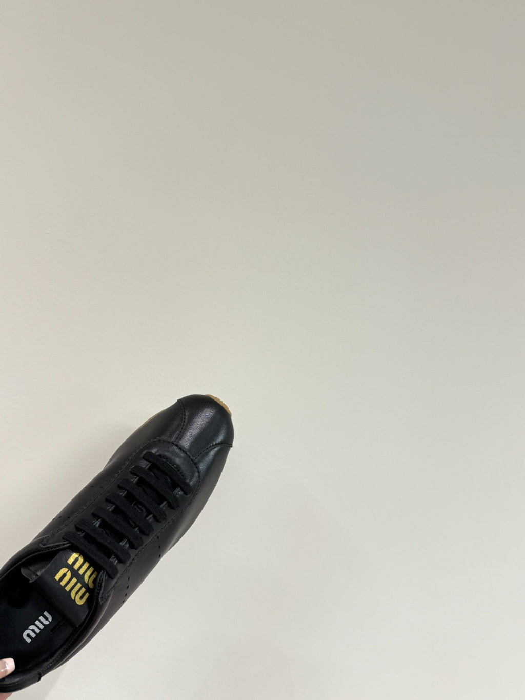M-Sneakers