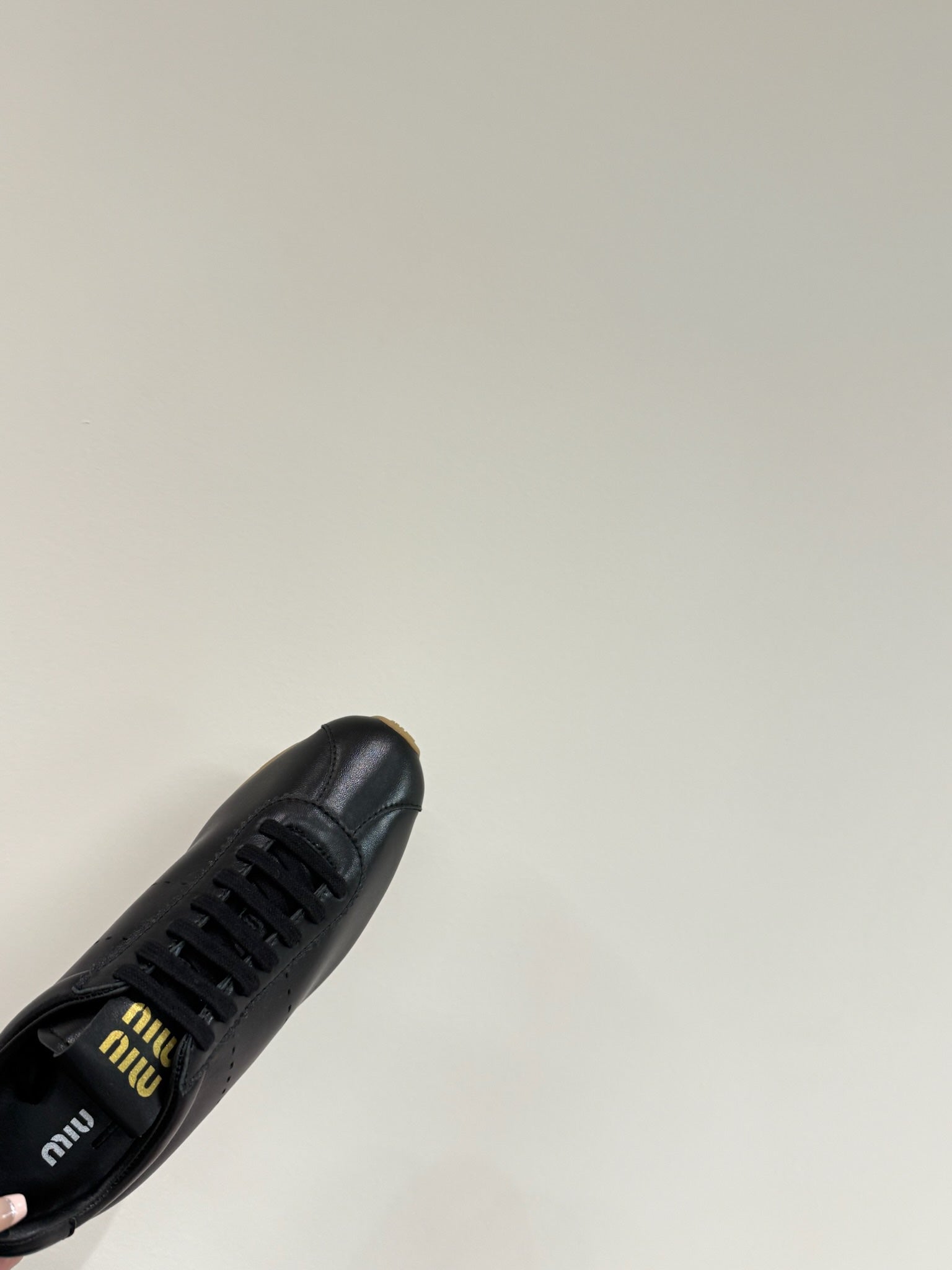 M-Sneakers